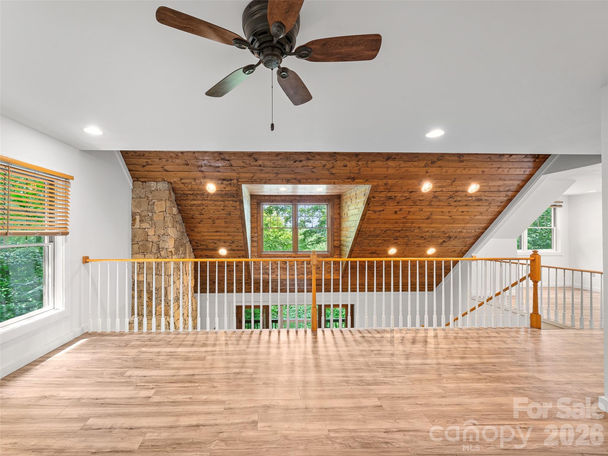 140 Falls Crossing Road — Burnsville