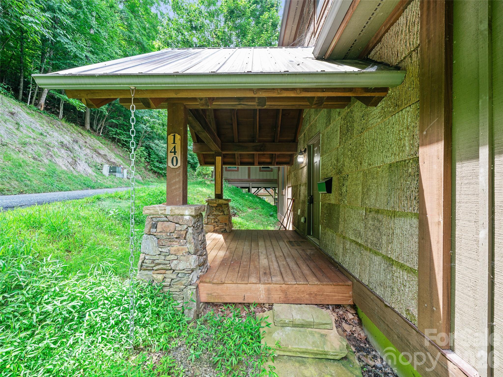 140 Falls Crossing Road — Burnsville