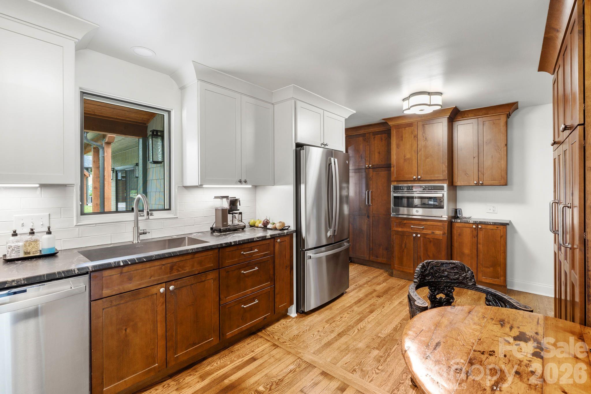 664 Lakeshore Drive — Asheville