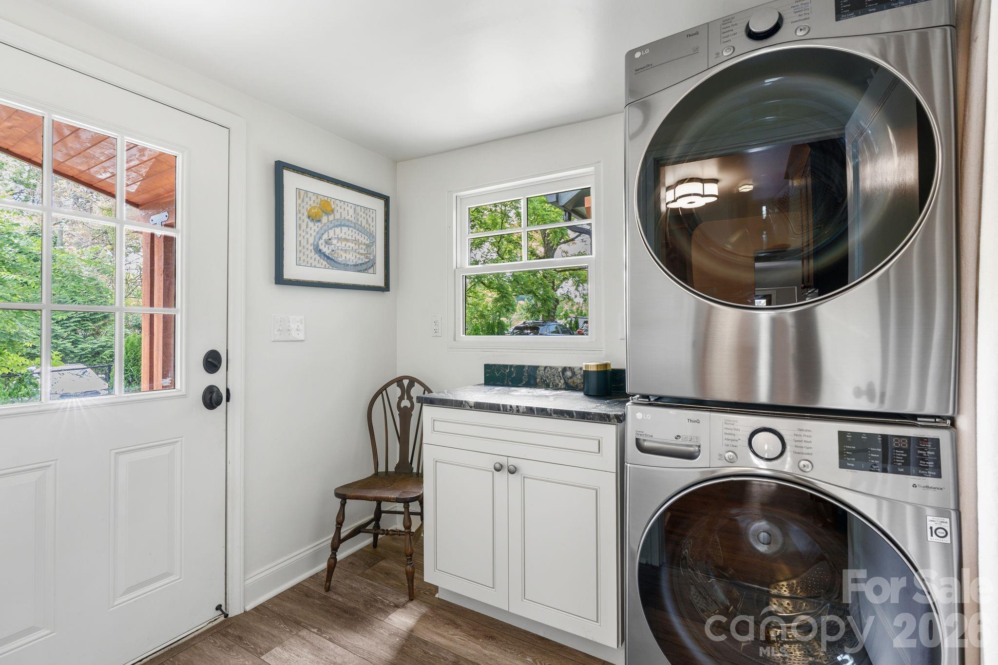 664 Lakeshore Drive — Asheville
