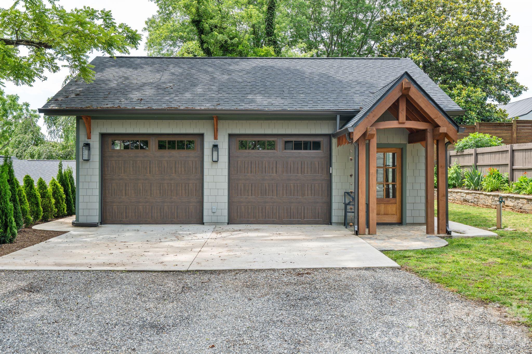 664 Lakeshore Drive — Asheville