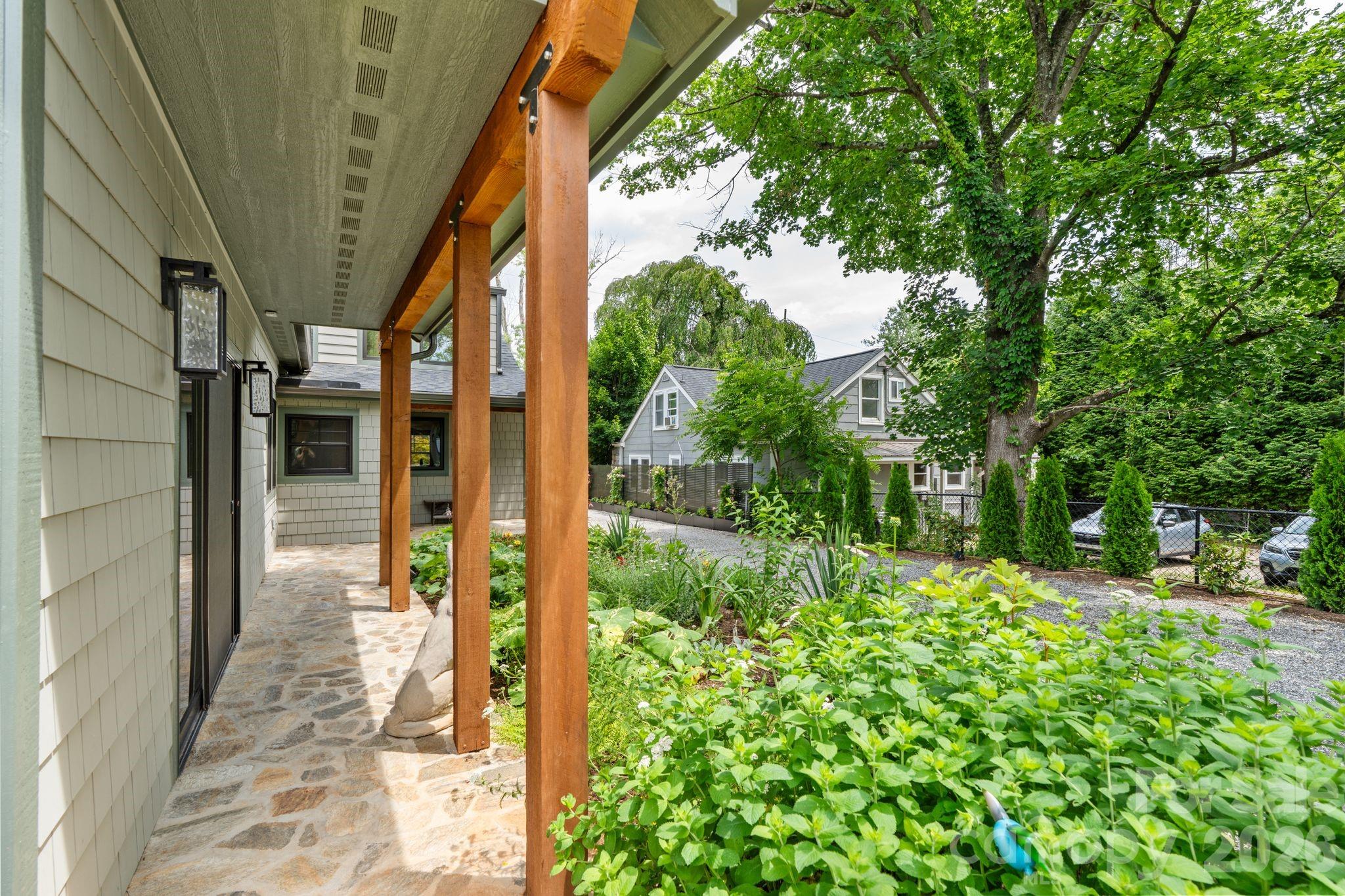 664 Lakeshore Drive — Asheville