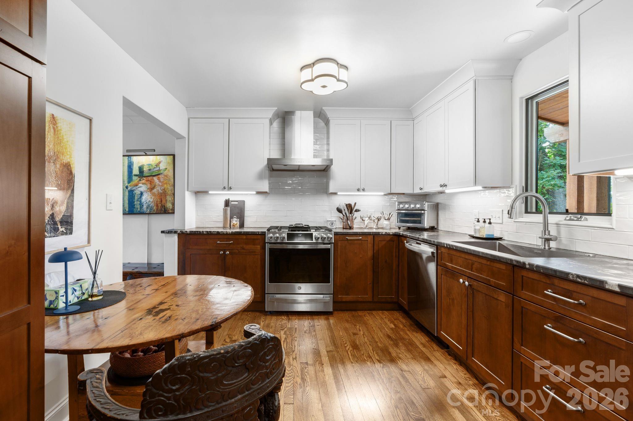 664 Lakeshore Drive — Asheville