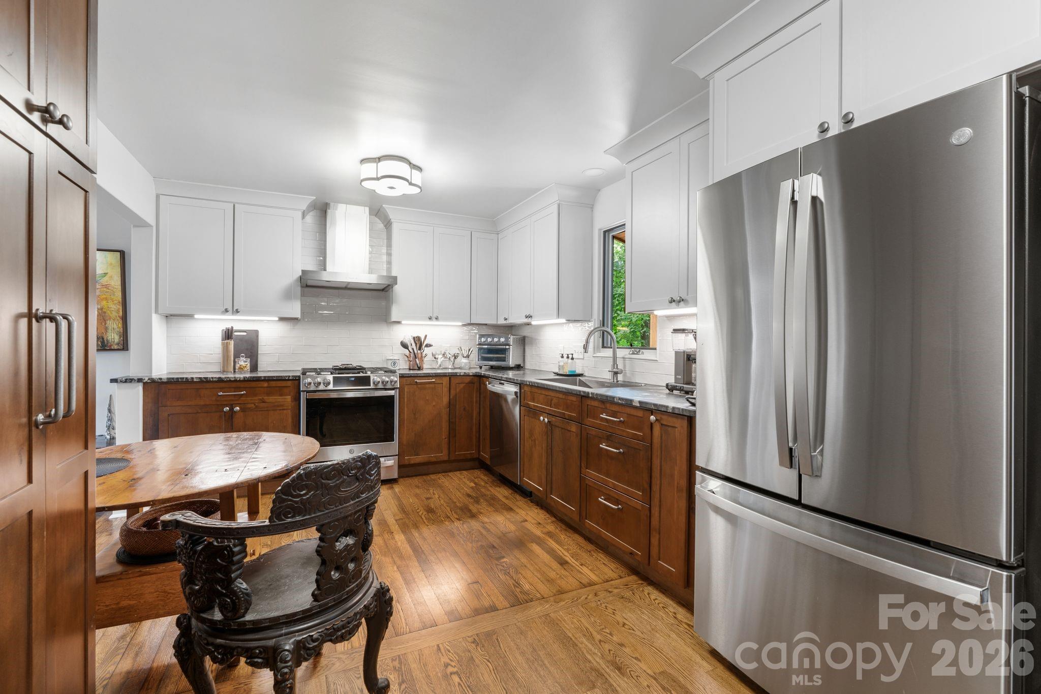 664 Lakeshore Drive — Asheville