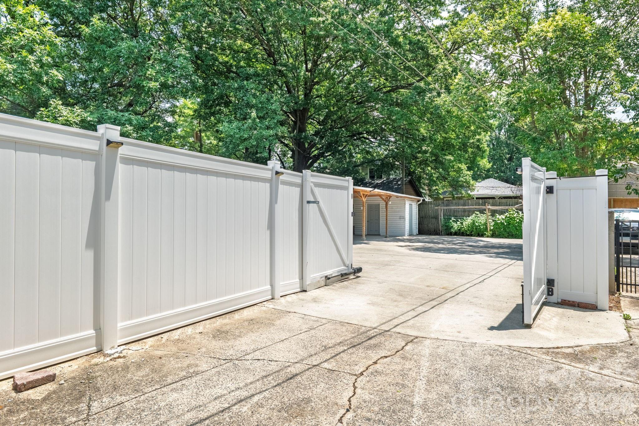 2113 Scott Avenue — Charlotte