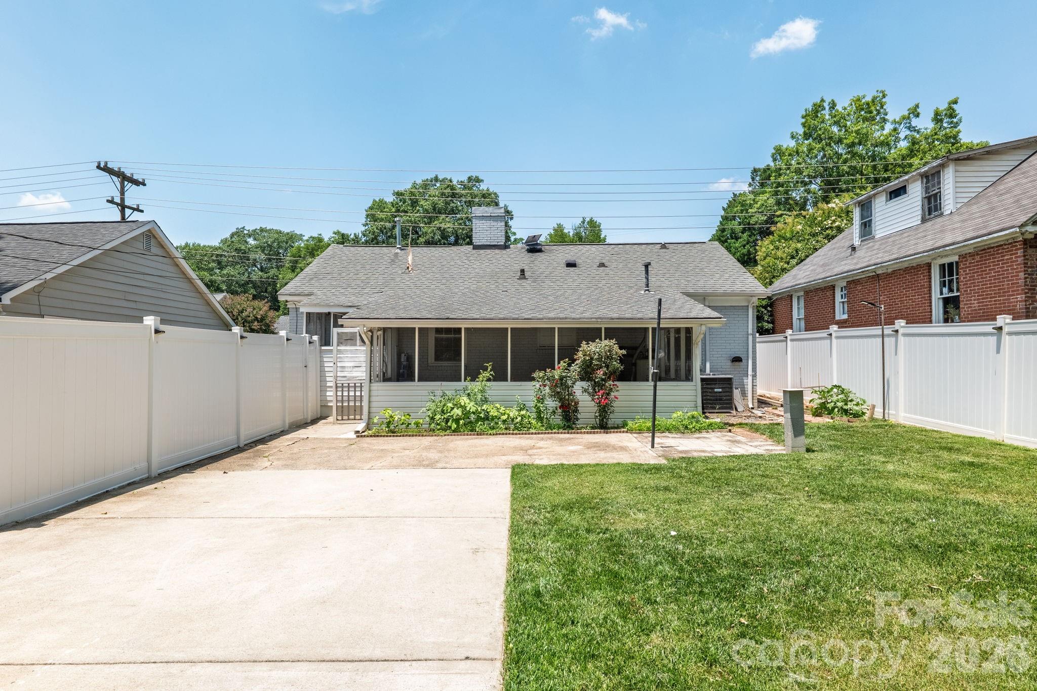 2113 Scott Avenue — Charlotte