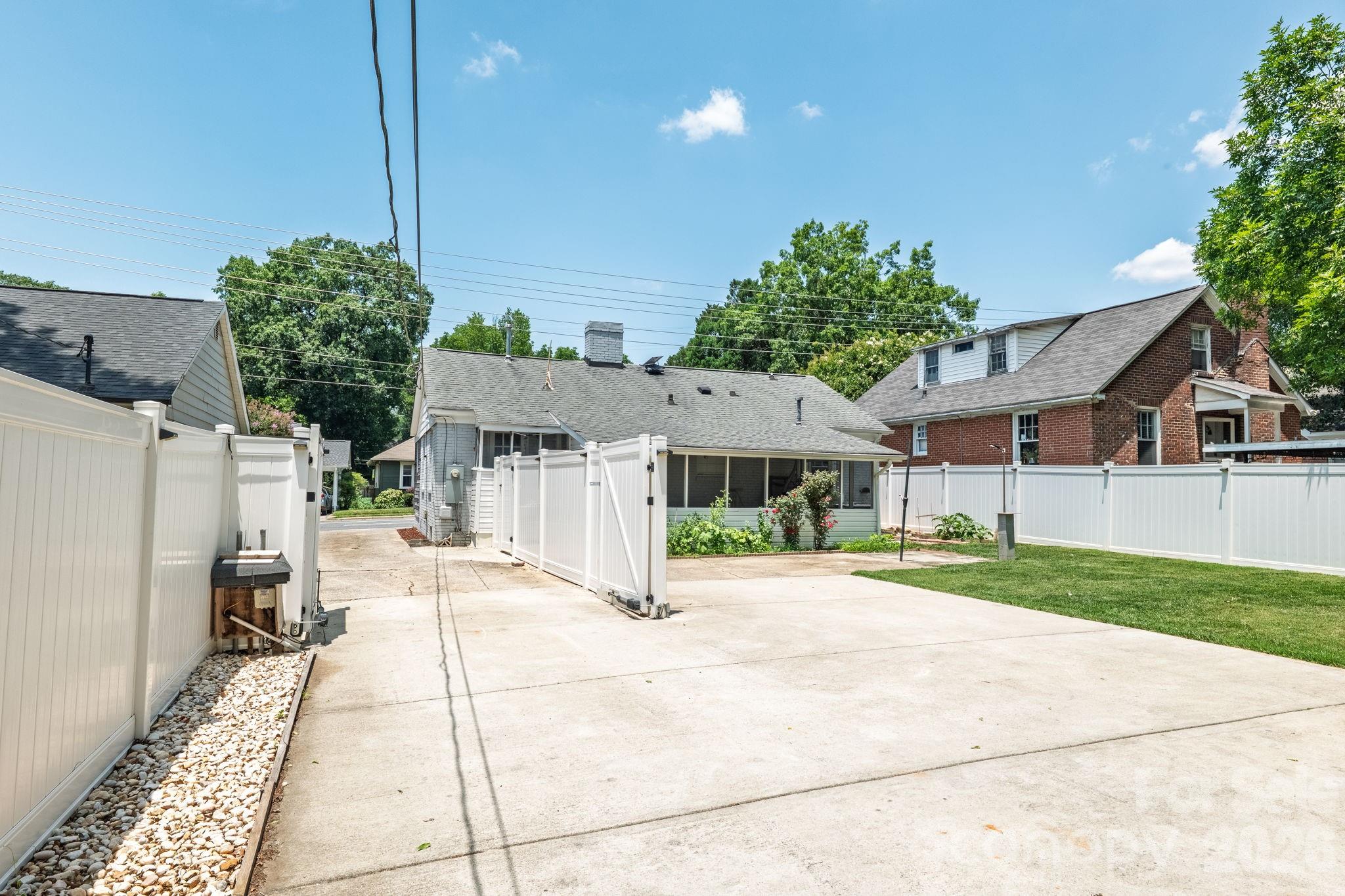 2113 Scott Avenue — Charlotte