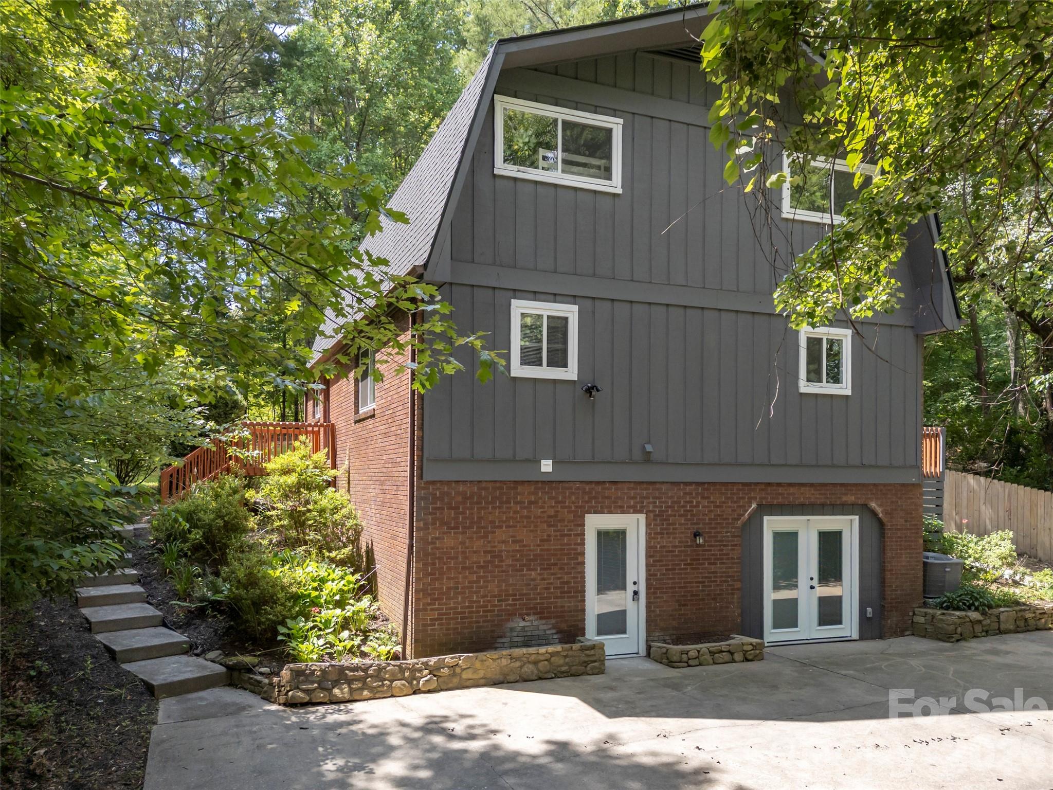 3276 Howard Gap Road — Hendersonville