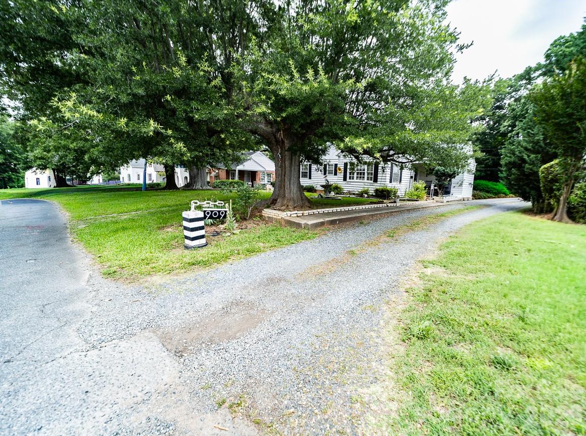909 Drummond Avenue — Charlotte