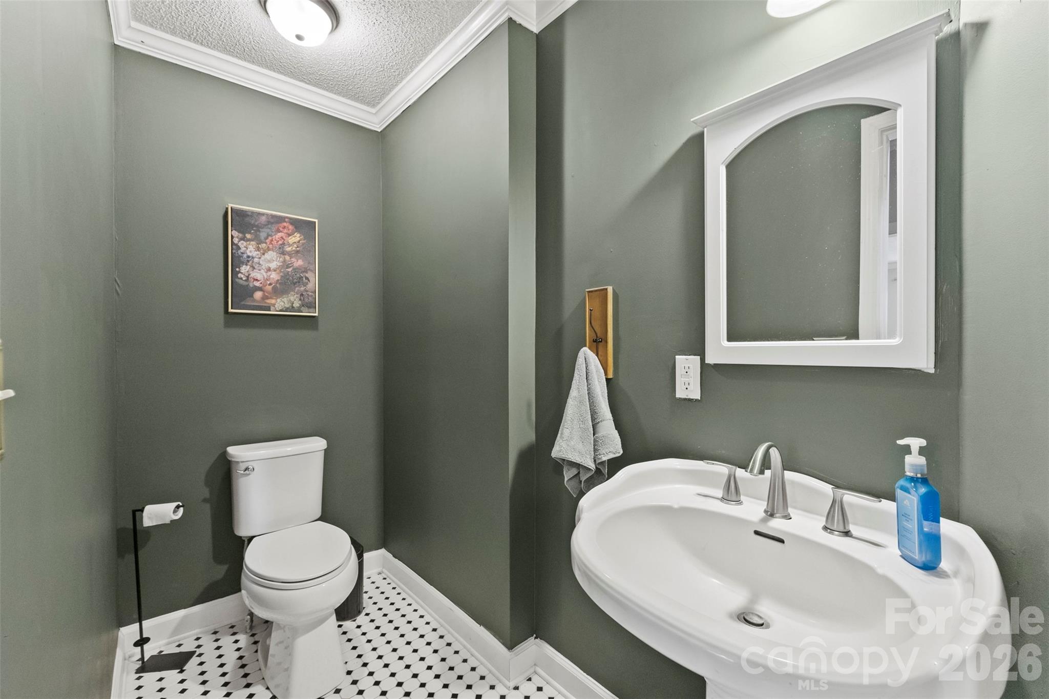 24327 Ridgecrest Road — Locust