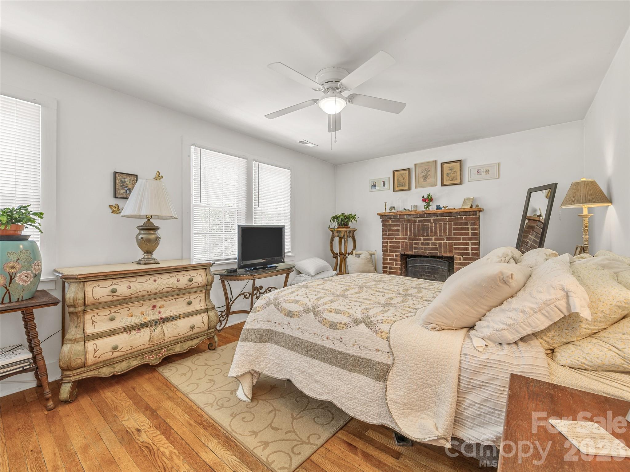 144 E Howard Street — Tryon