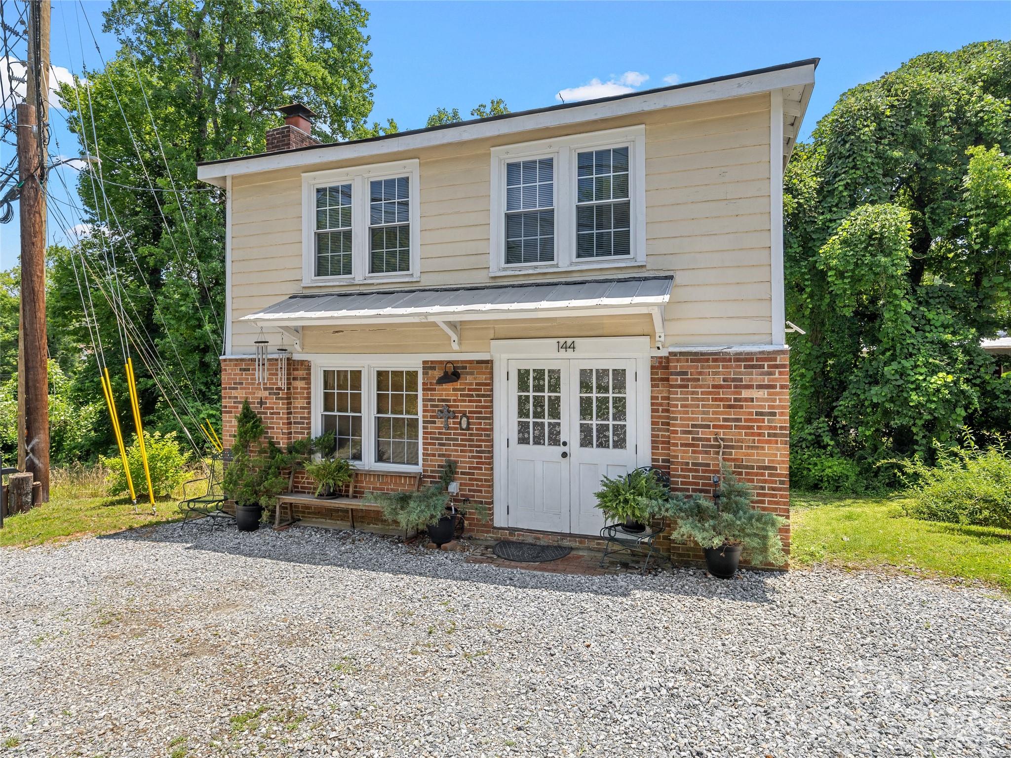 144 E Howard Street — Tryon