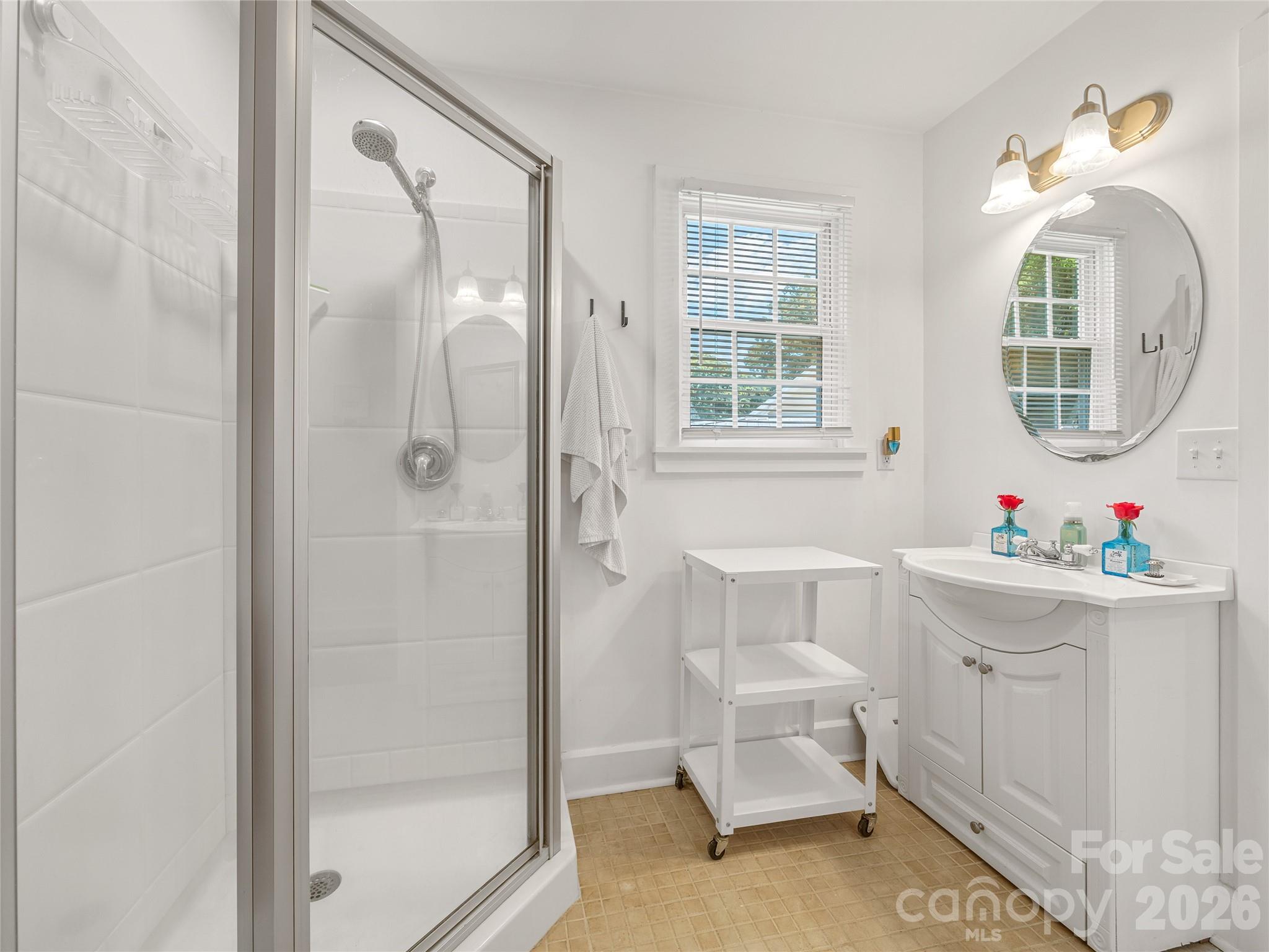 144 E Howard Street — Tryon