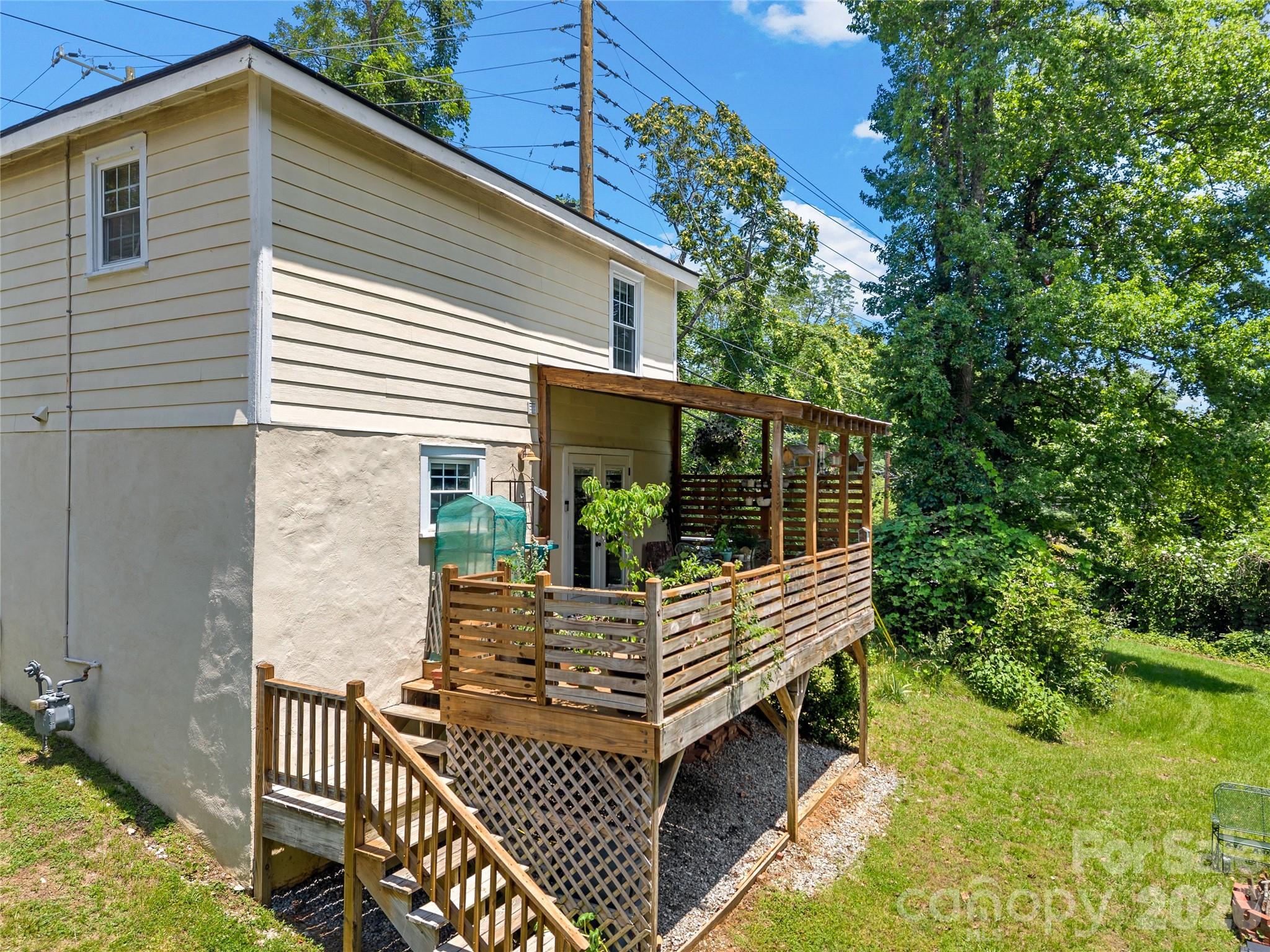 144 E Howard Street — Tryon