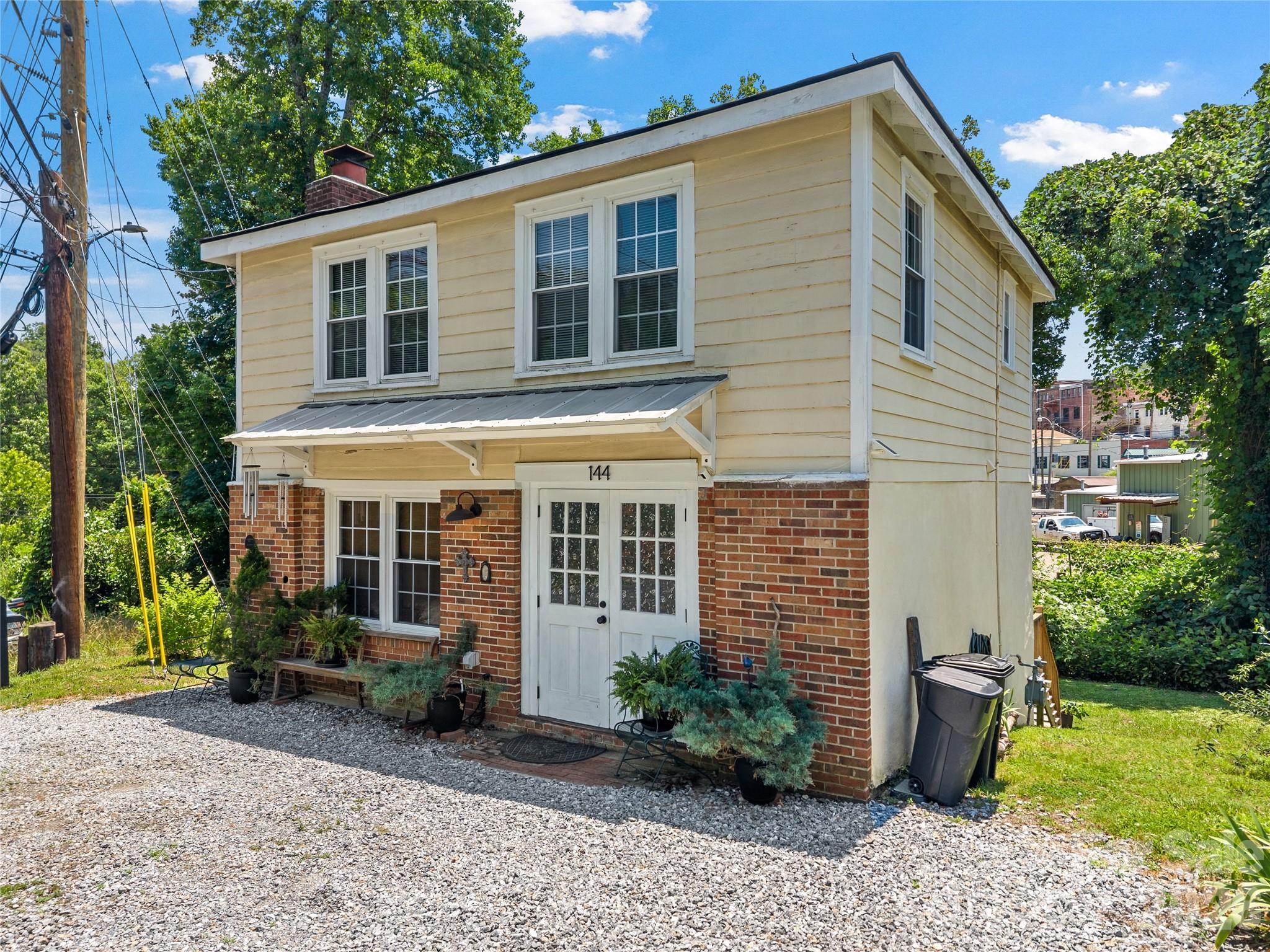 144 E Howard Street — Tryon