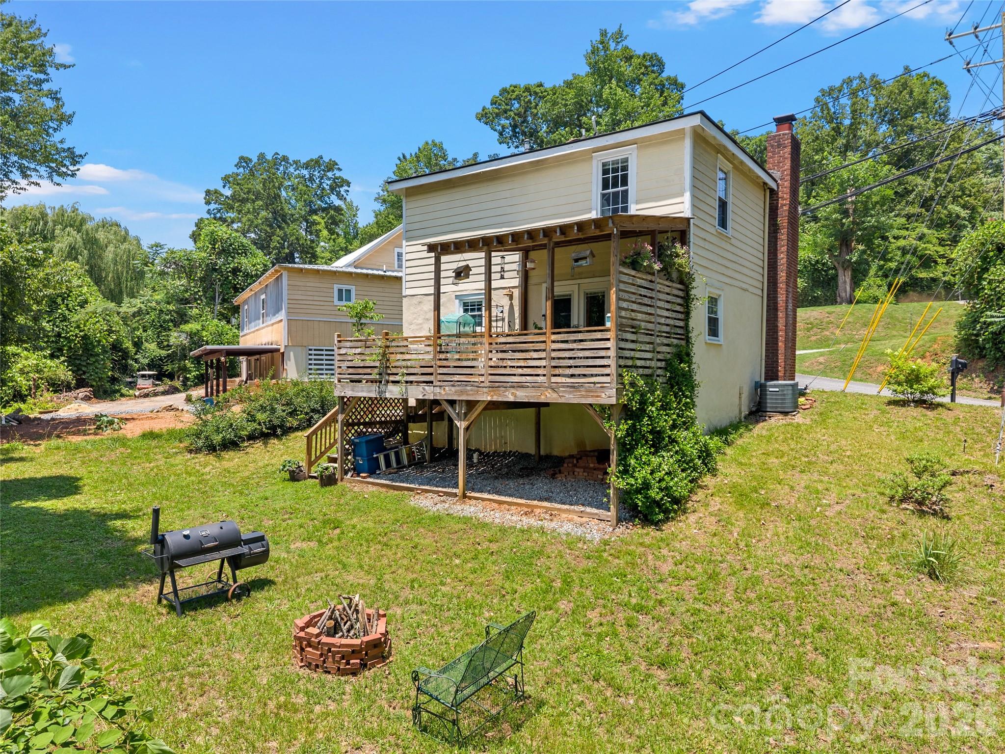 144 E Howard Street — Tryon