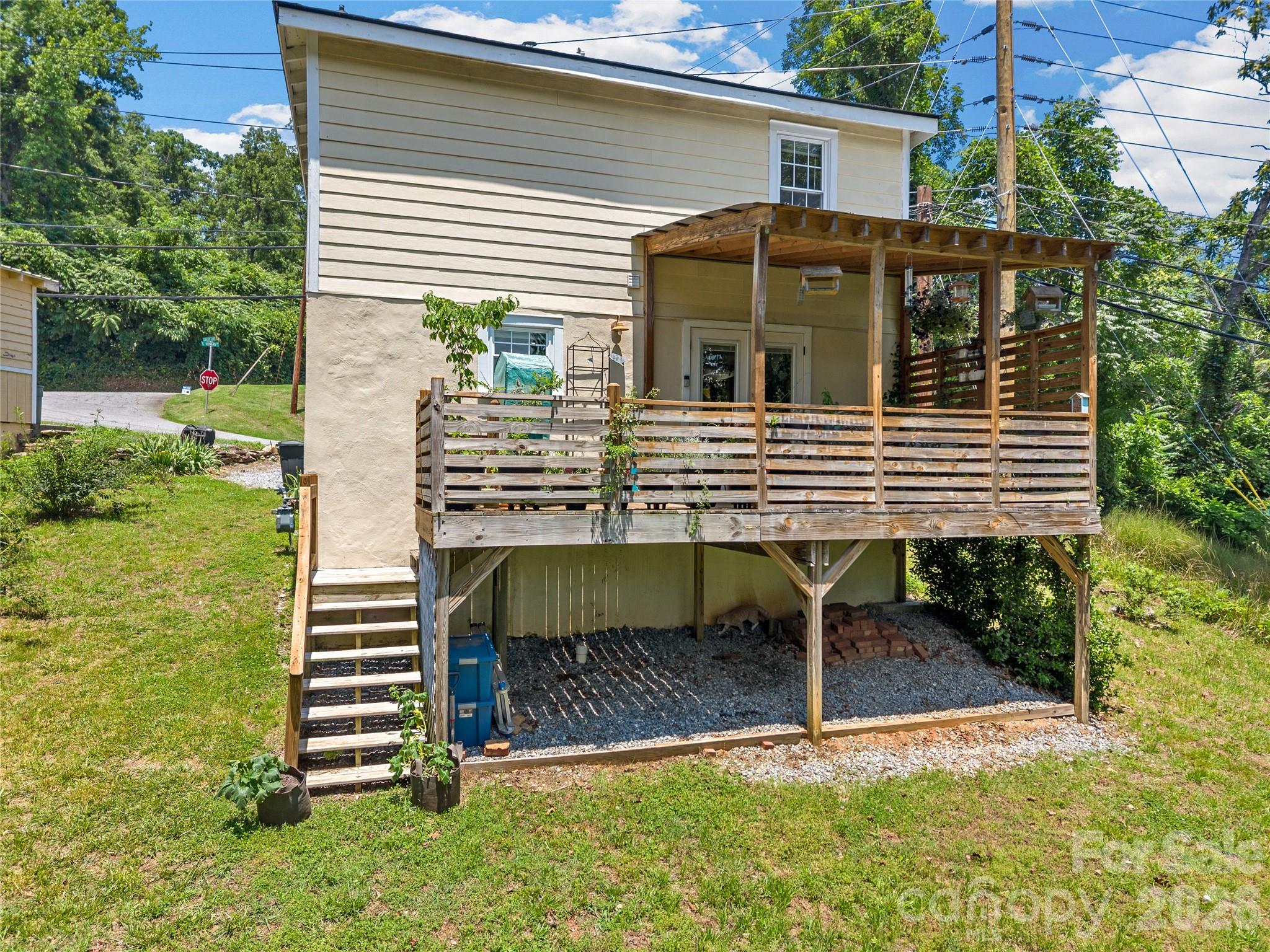 144 E Howard Street — Tryon