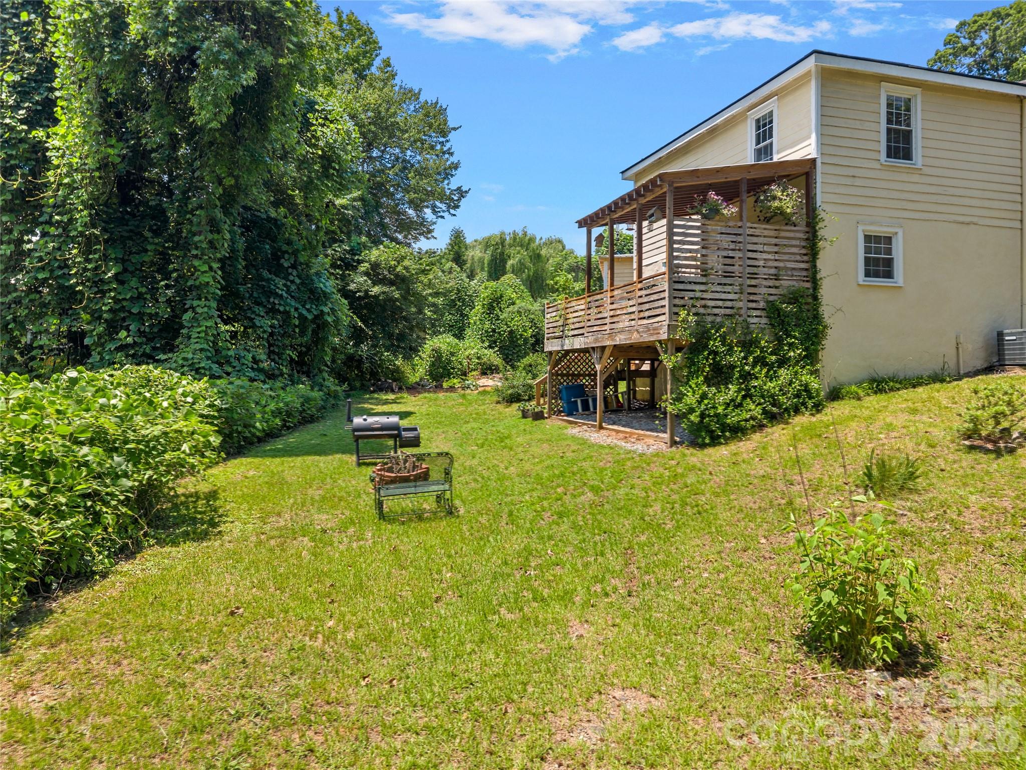 144 E Howard Street — Tryon
