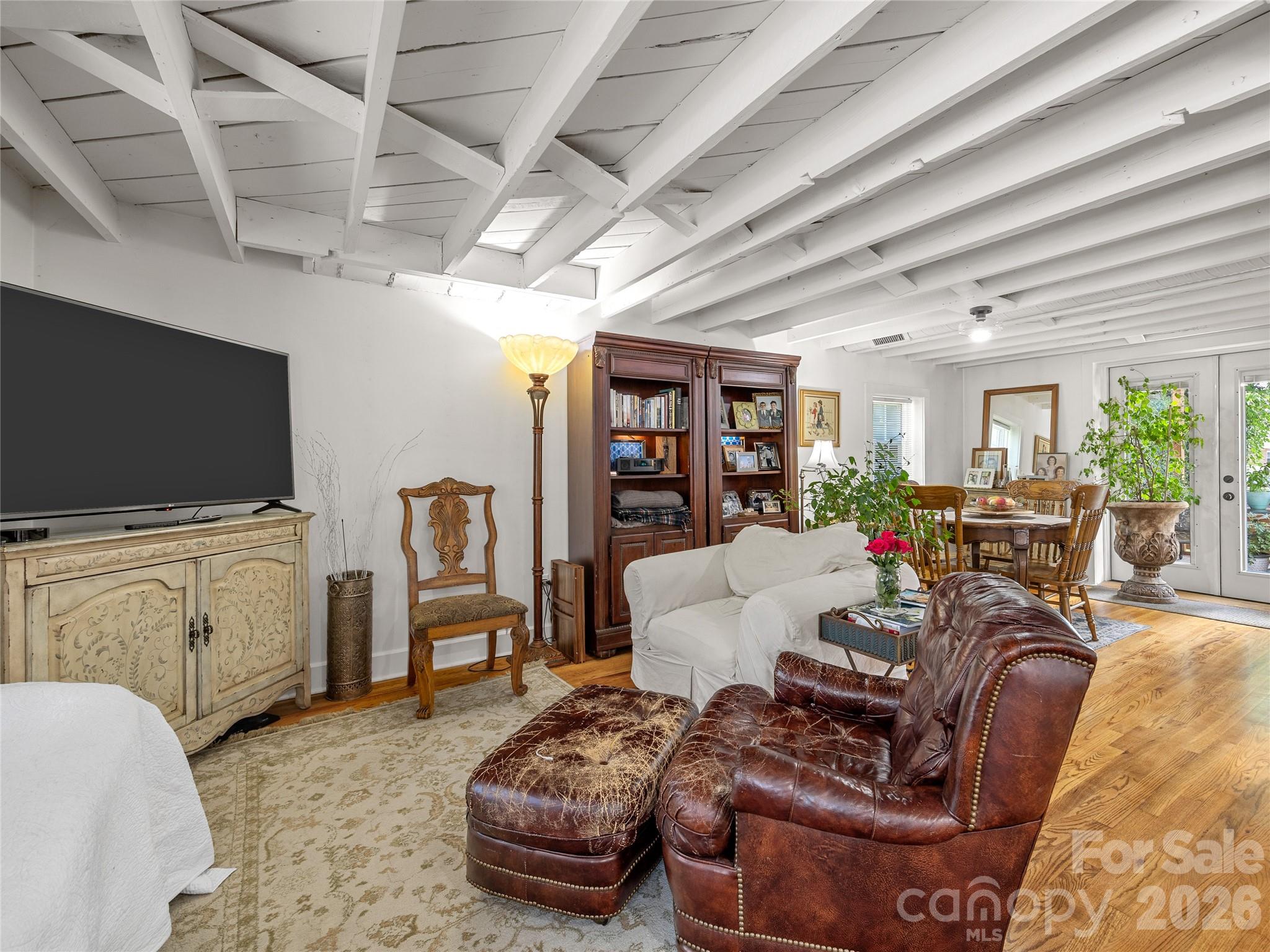 144 E Howard Street — Tryon