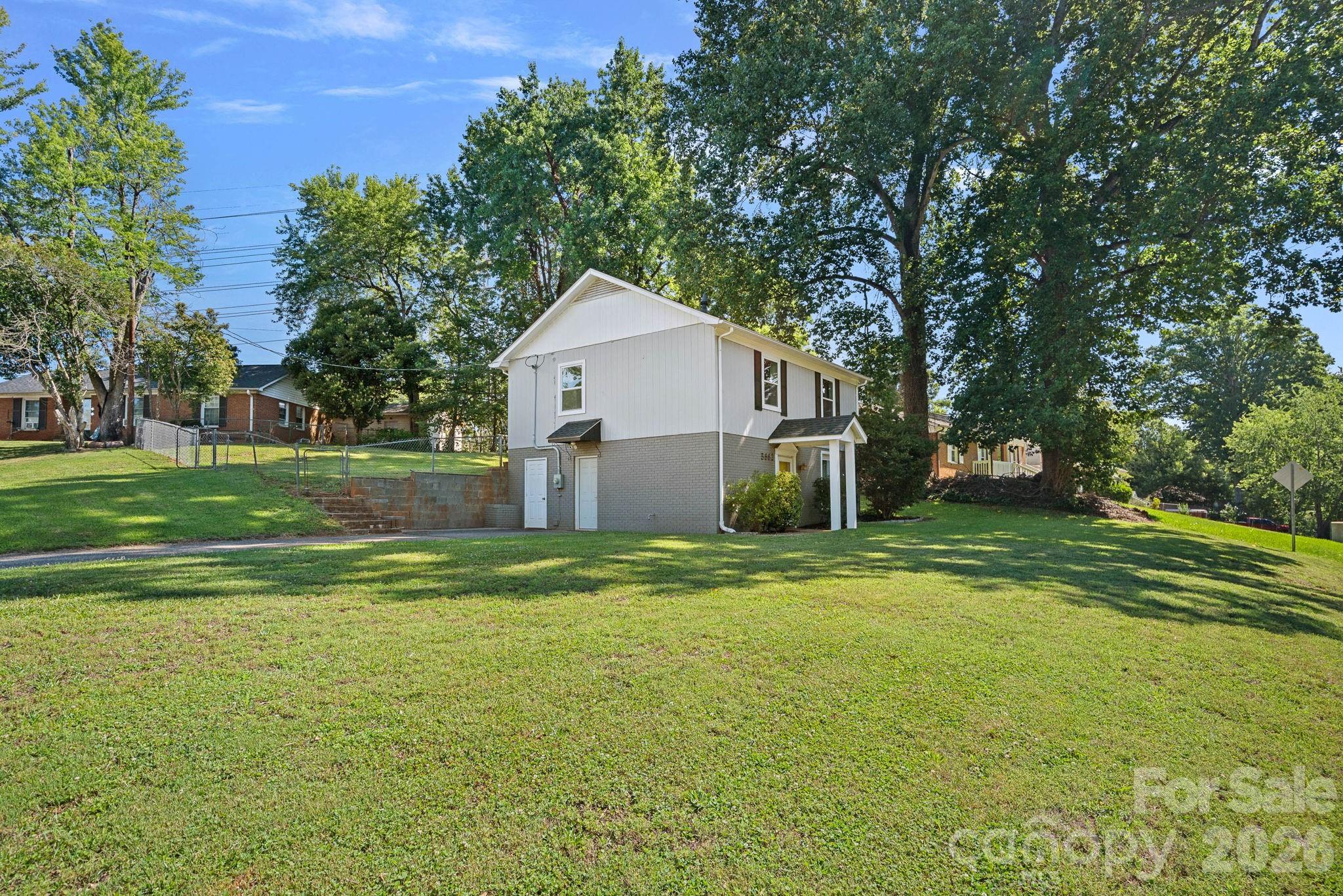 5662 Coulee Place — Charlotte