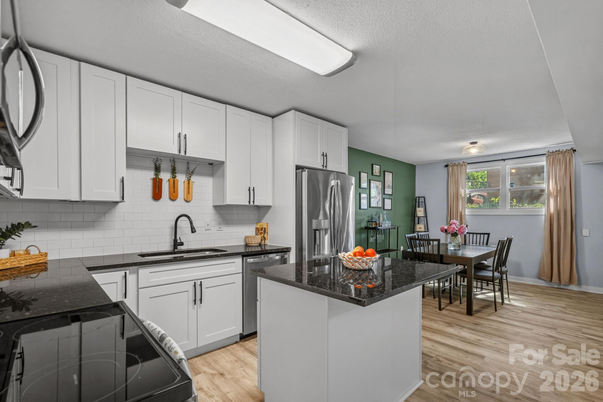 5662 Coulee Place — Charlotte