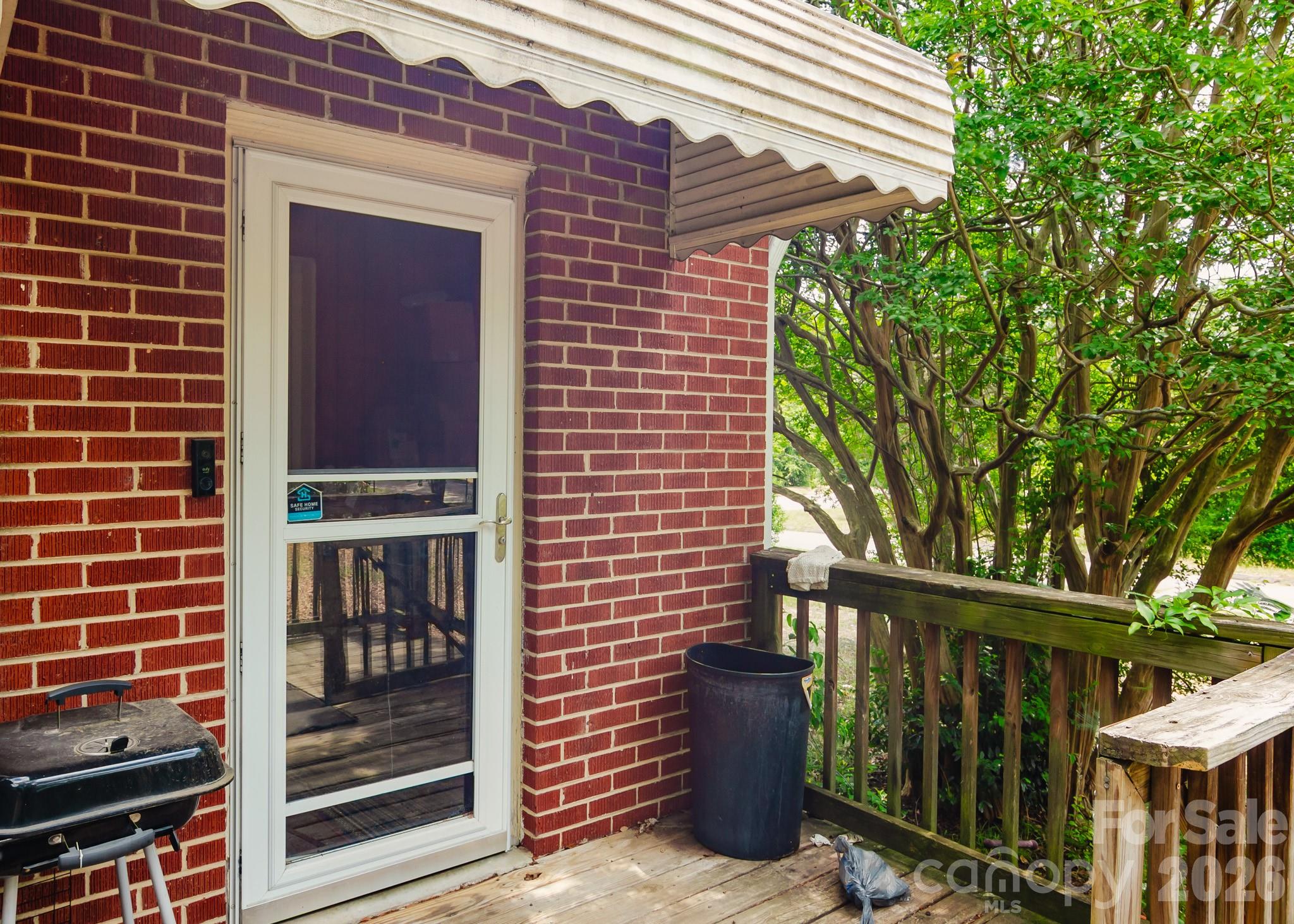 303 Myrtle Avenue — Hamlet