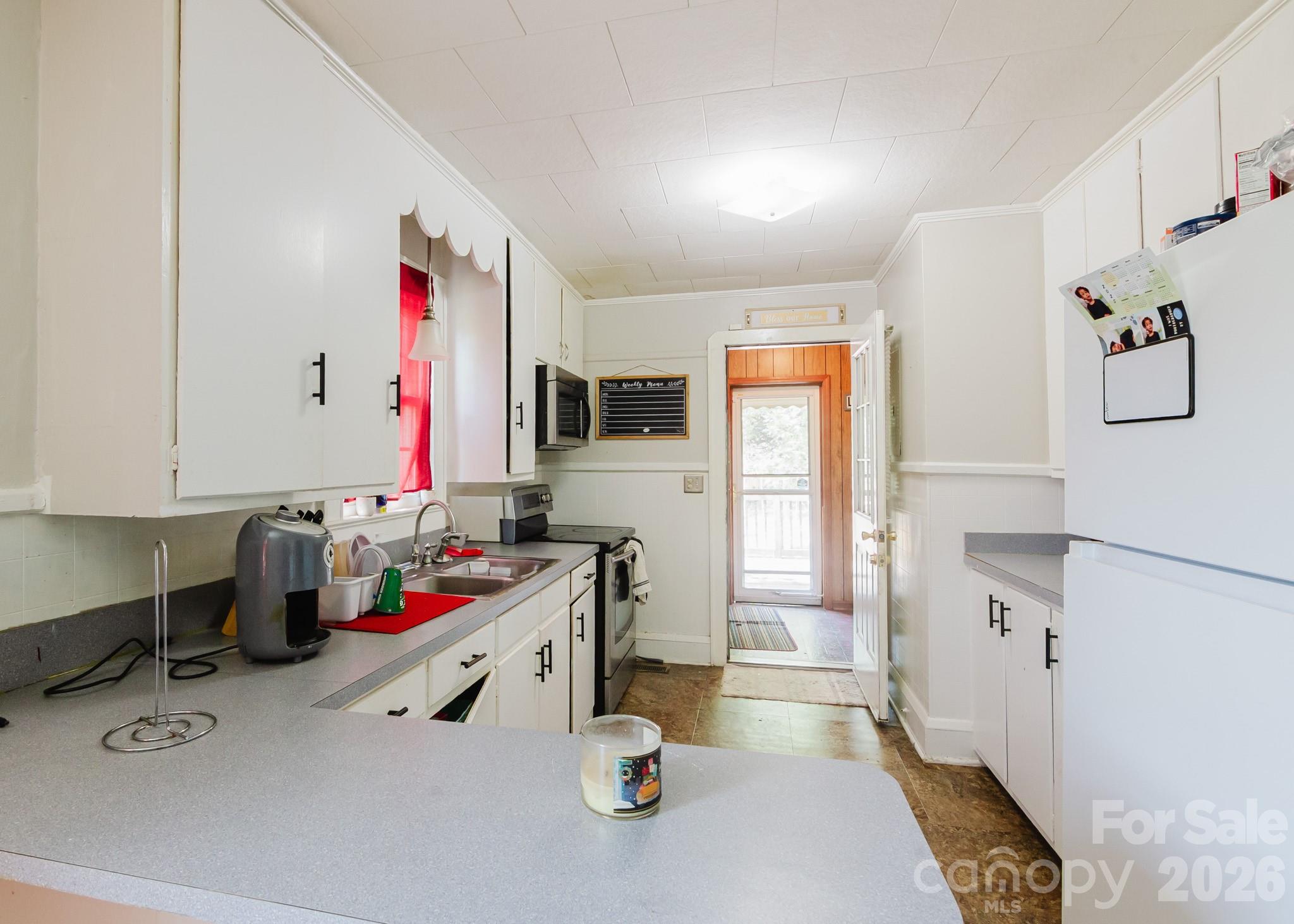 303 Myrtle Avenue — Hamlet