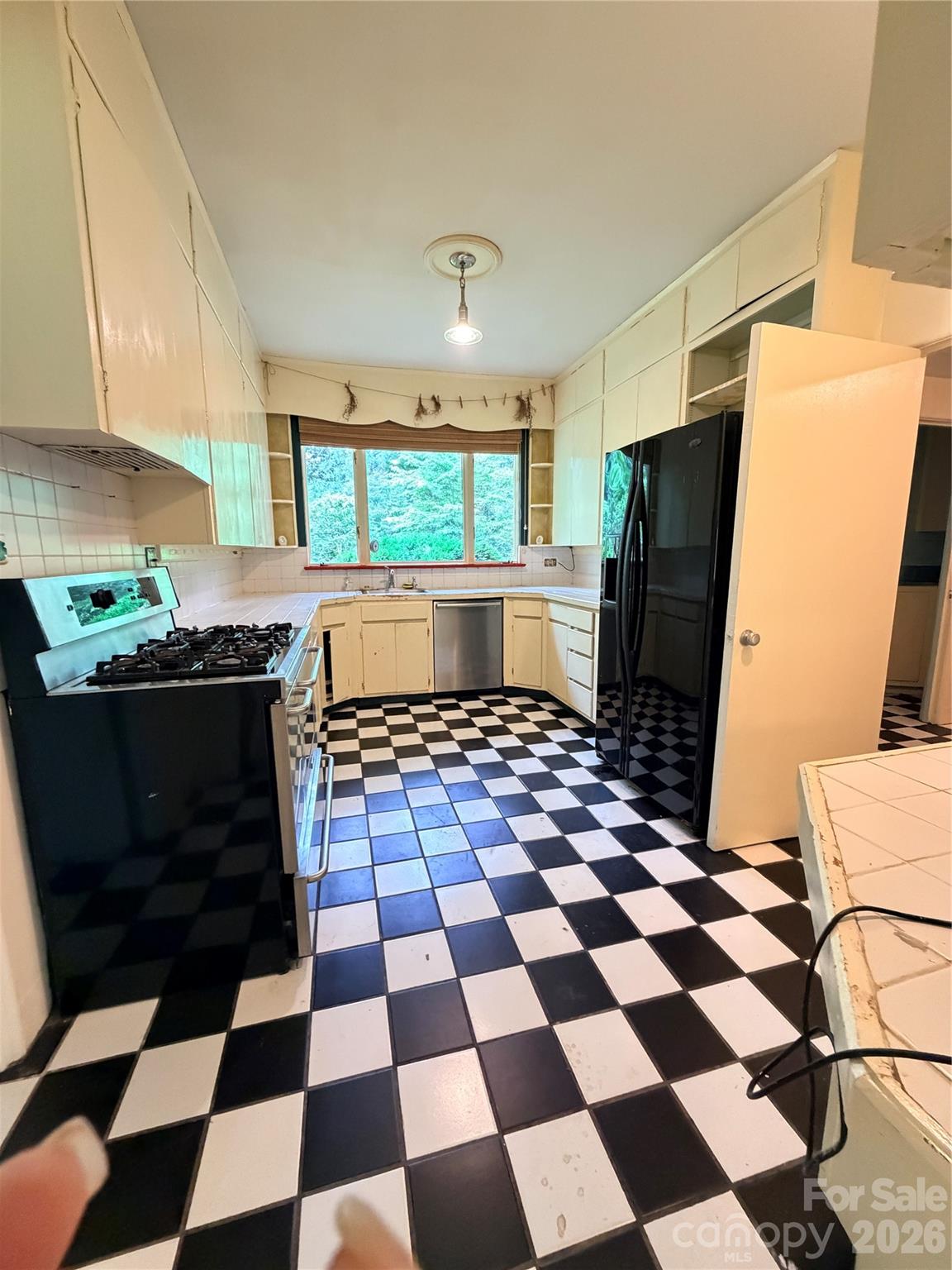 800 W 7th Street — Newton
