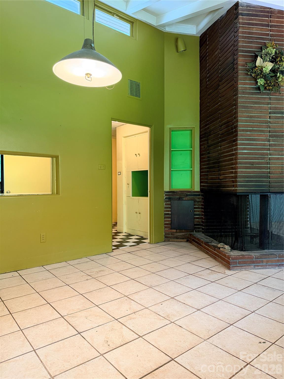 800 W 7th Street — Newton