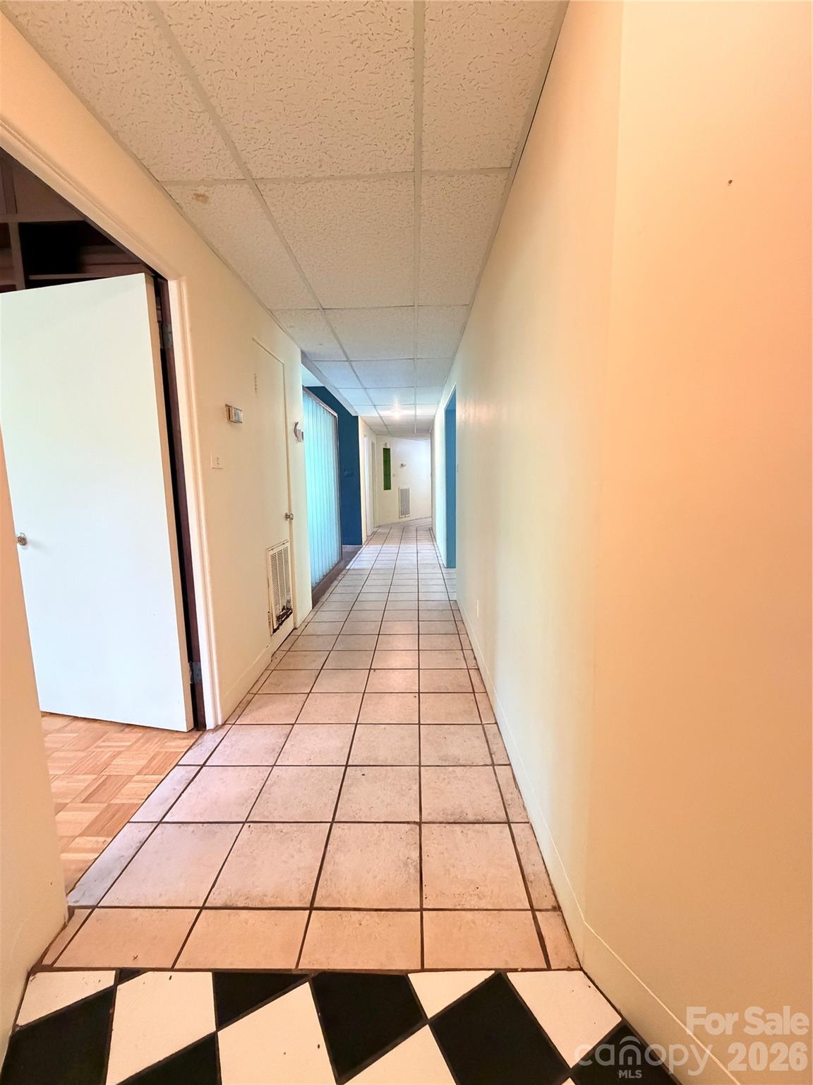 800 W 7th Street — Newton
