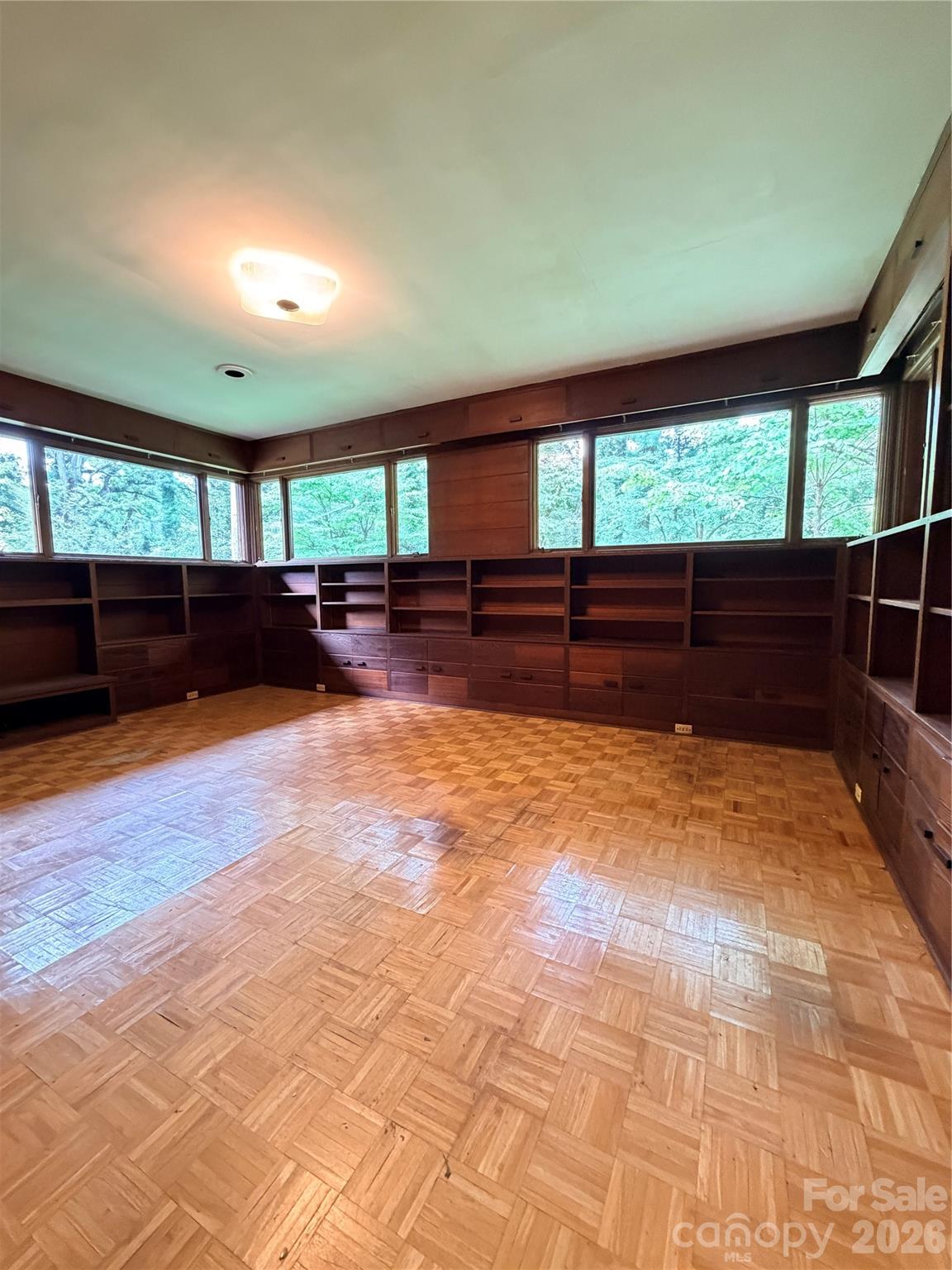 800 W 7th Street — Newton