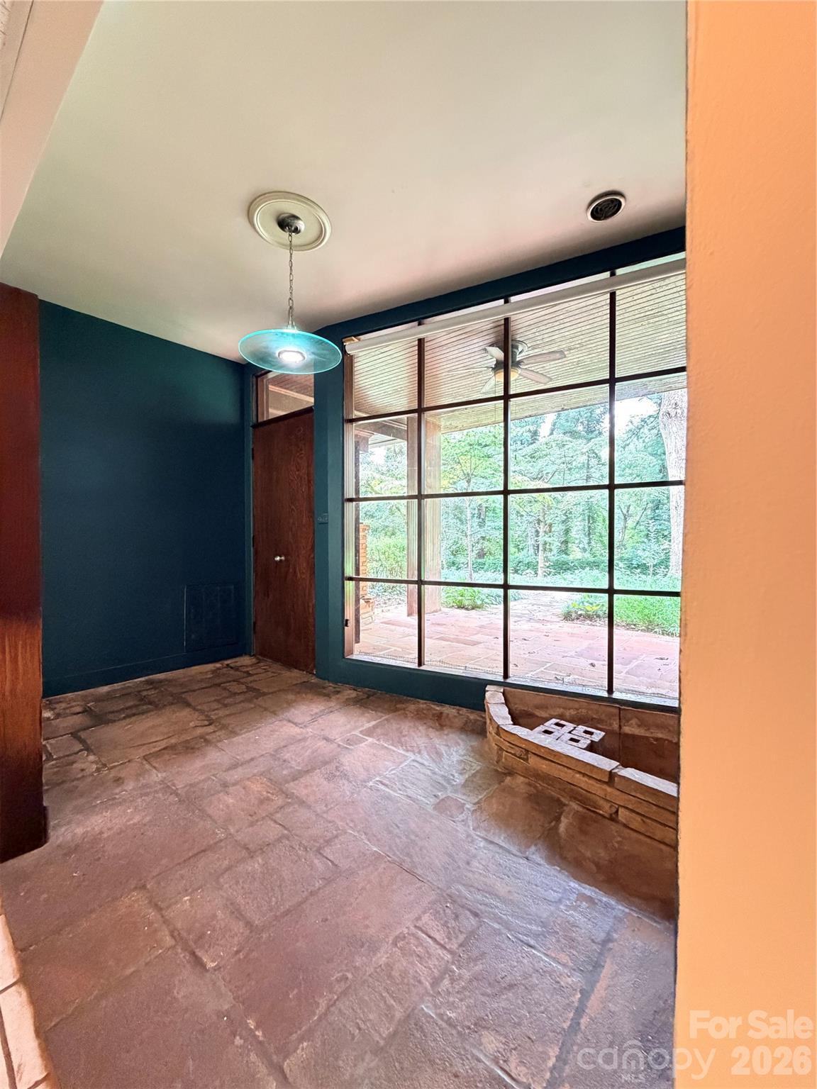 800 W 7th Street — Newton