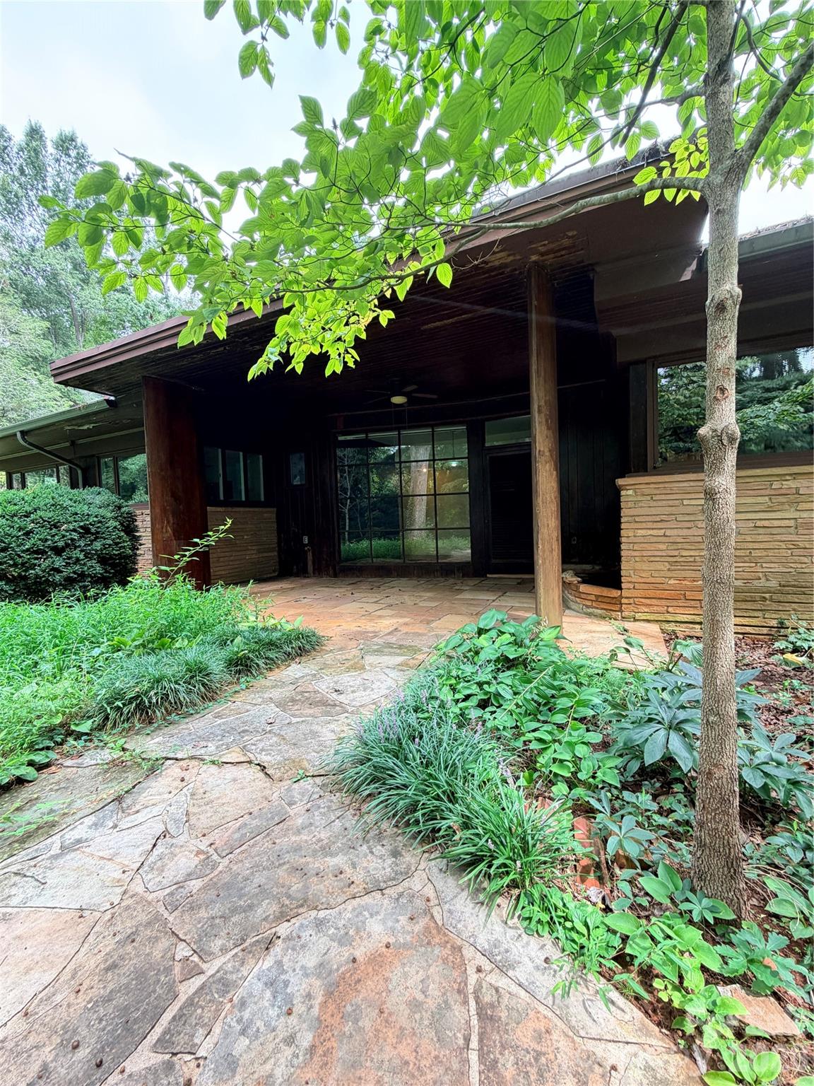 800 W 7th Street — Newton