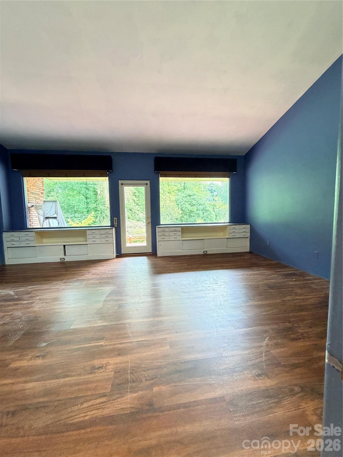 800 W 7th Street — Newton