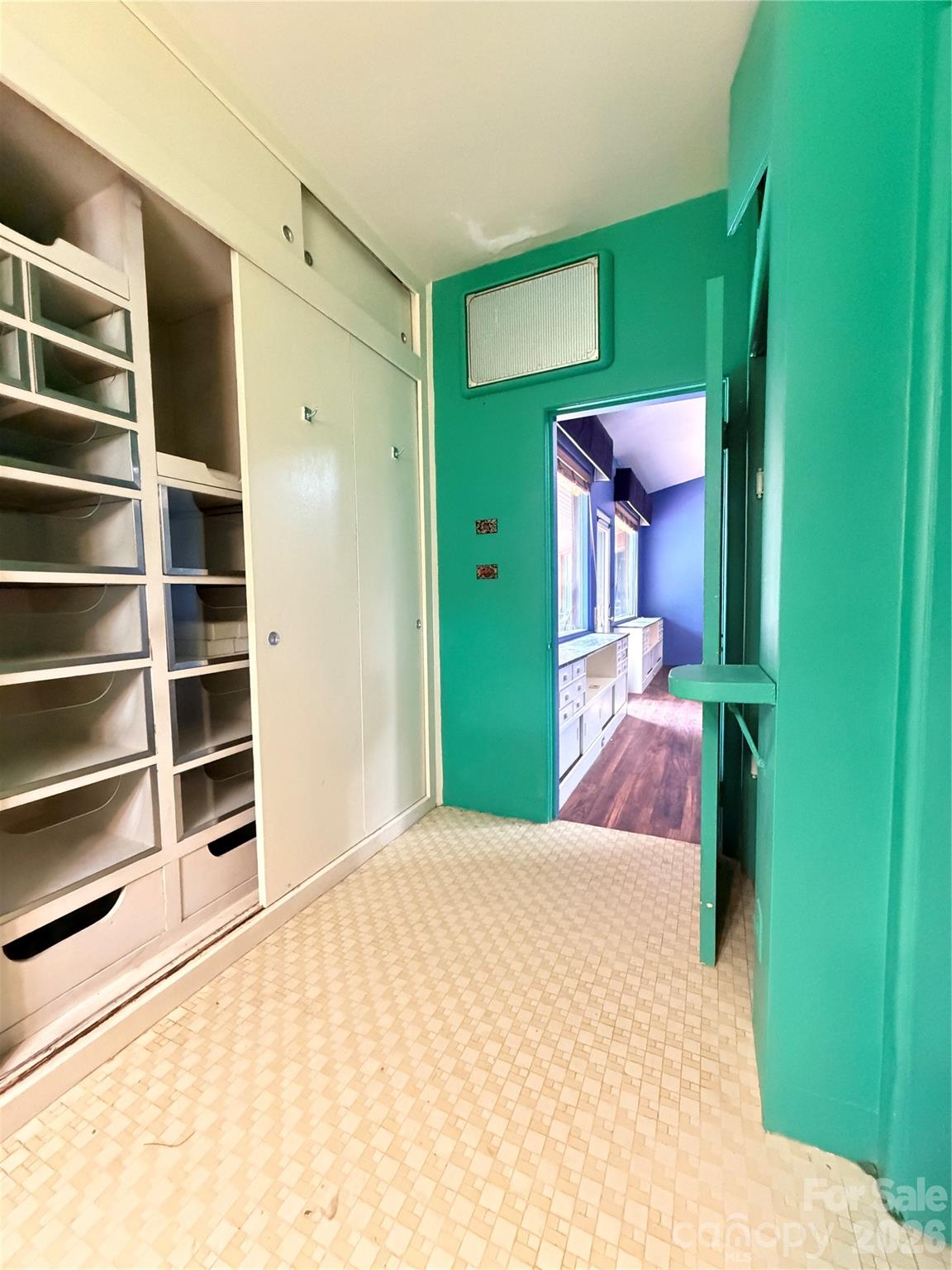 800 W 7th Street — Newton