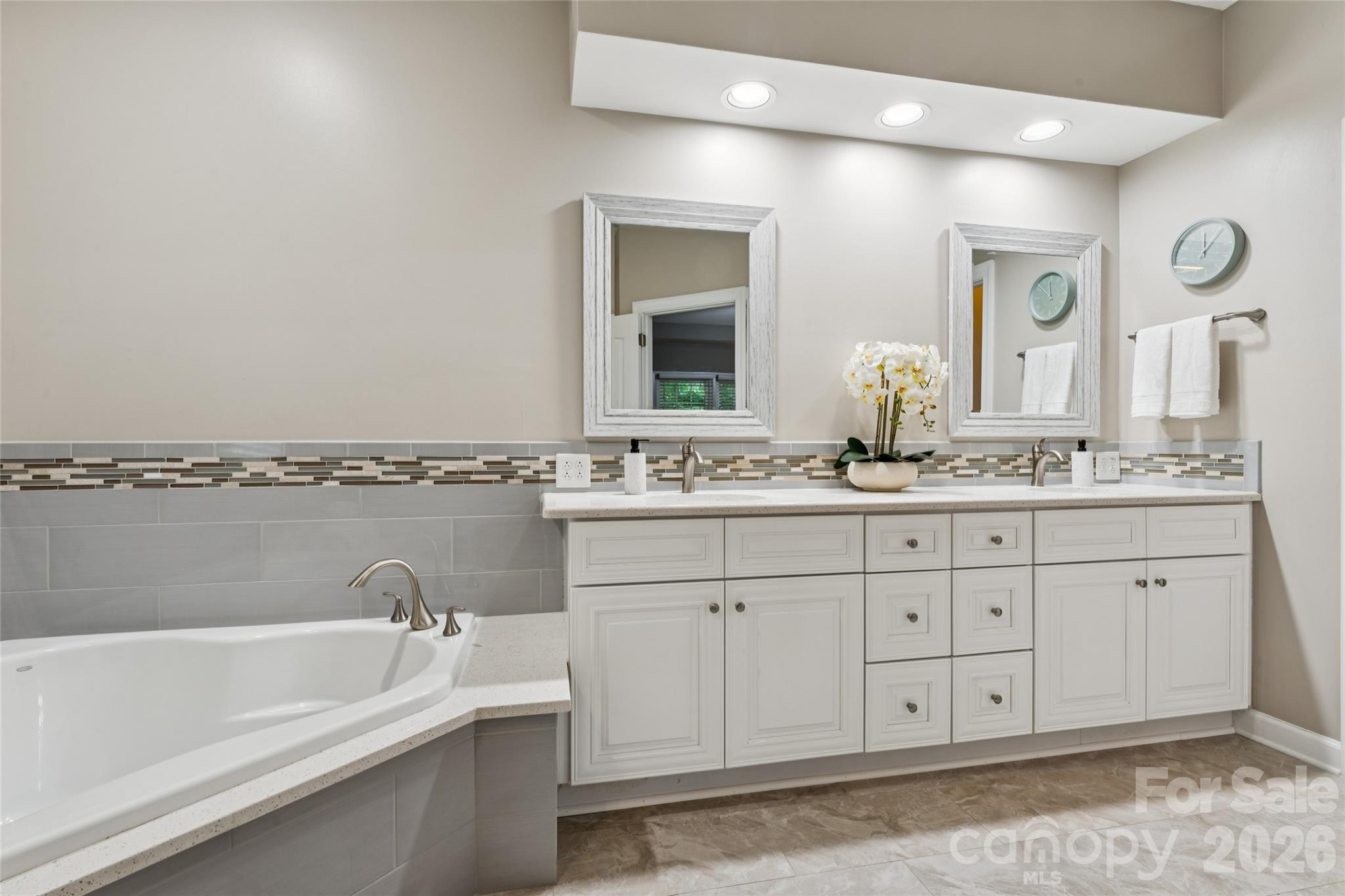 5529 Fairvista Drive — Charlotte