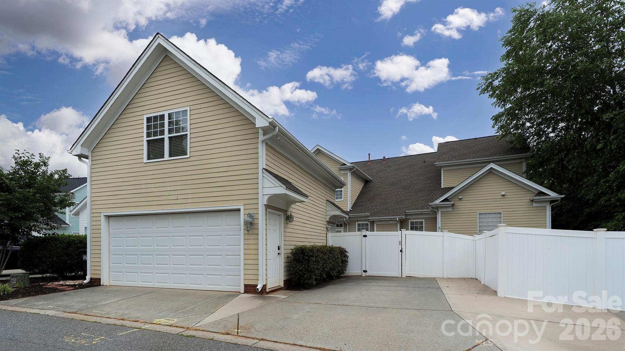 14125 Bankside Drive — Huntersville