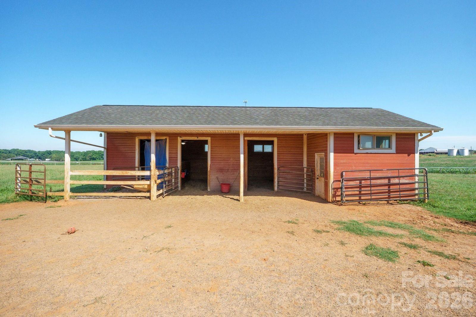809 New Sterling Road — Stony Point