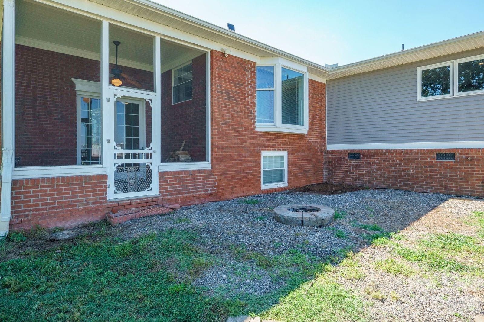 809 New Sterling Road — Stony Point