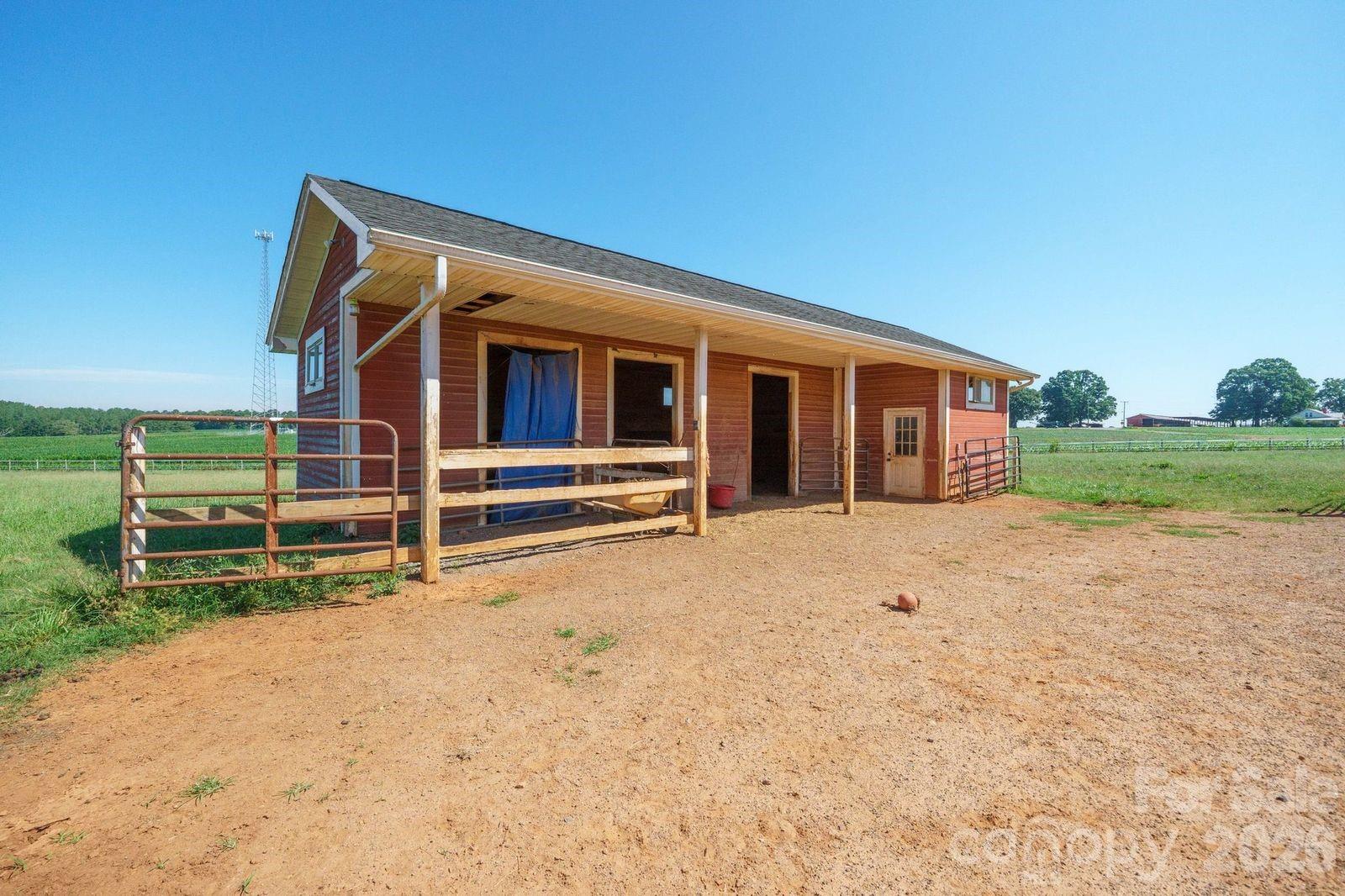809 New Sterling Road — Stony Point