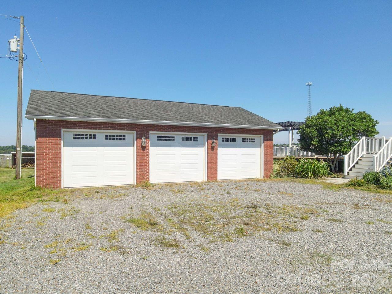 809 New Sterling Road — Stony Point
