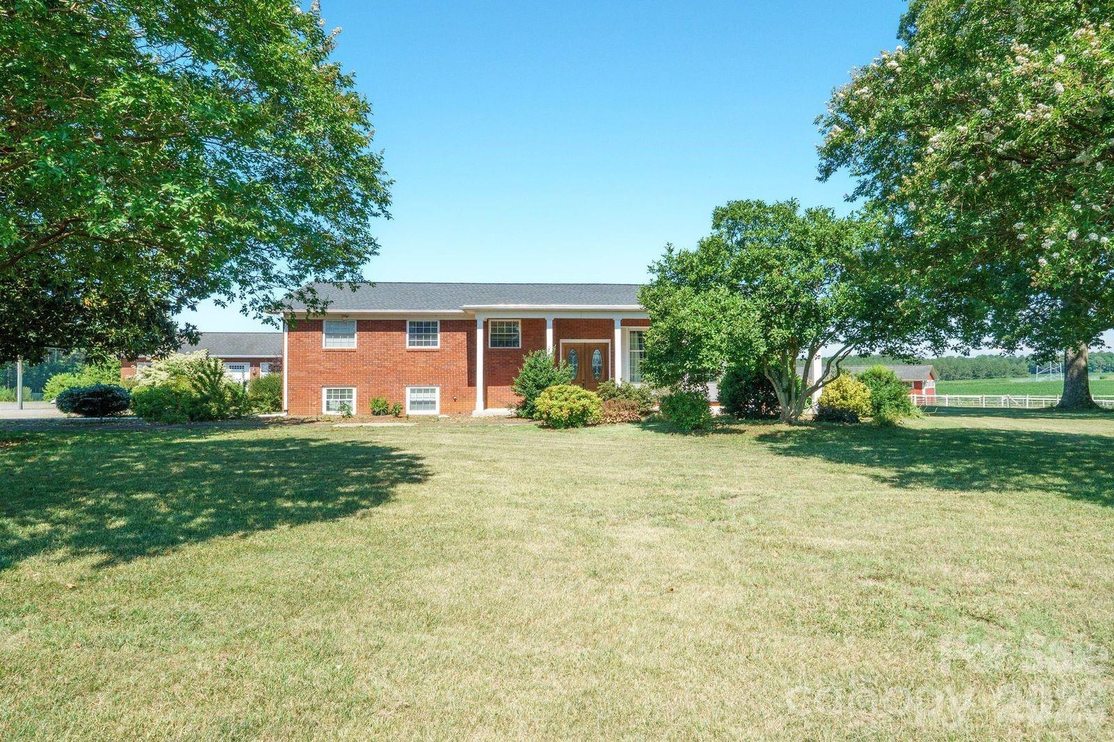 809 New Sterling Road — Stony Point
