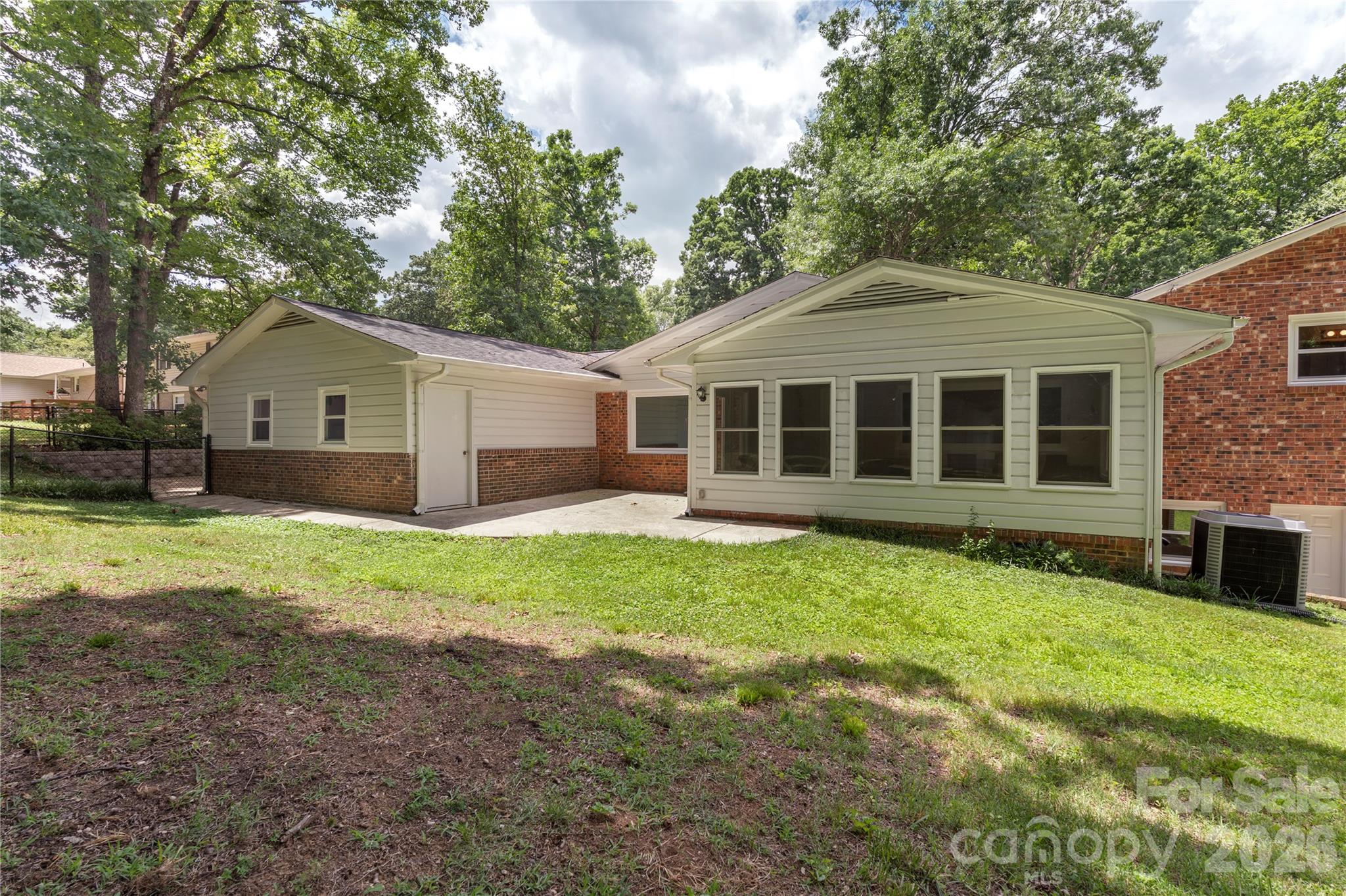 221 Kingsway Circle — Charlotte