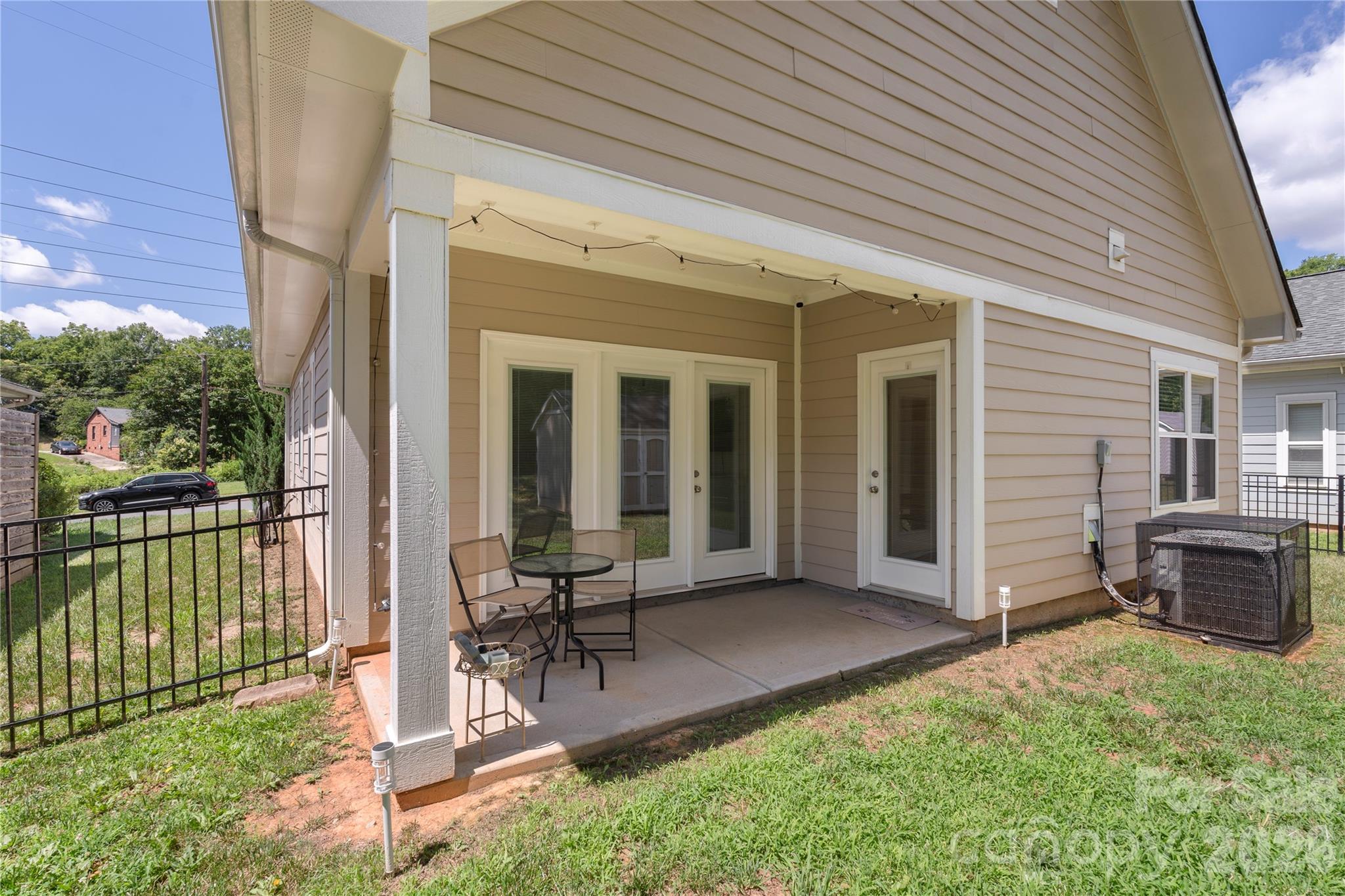 1613 Newcastle Street — Charlotte
