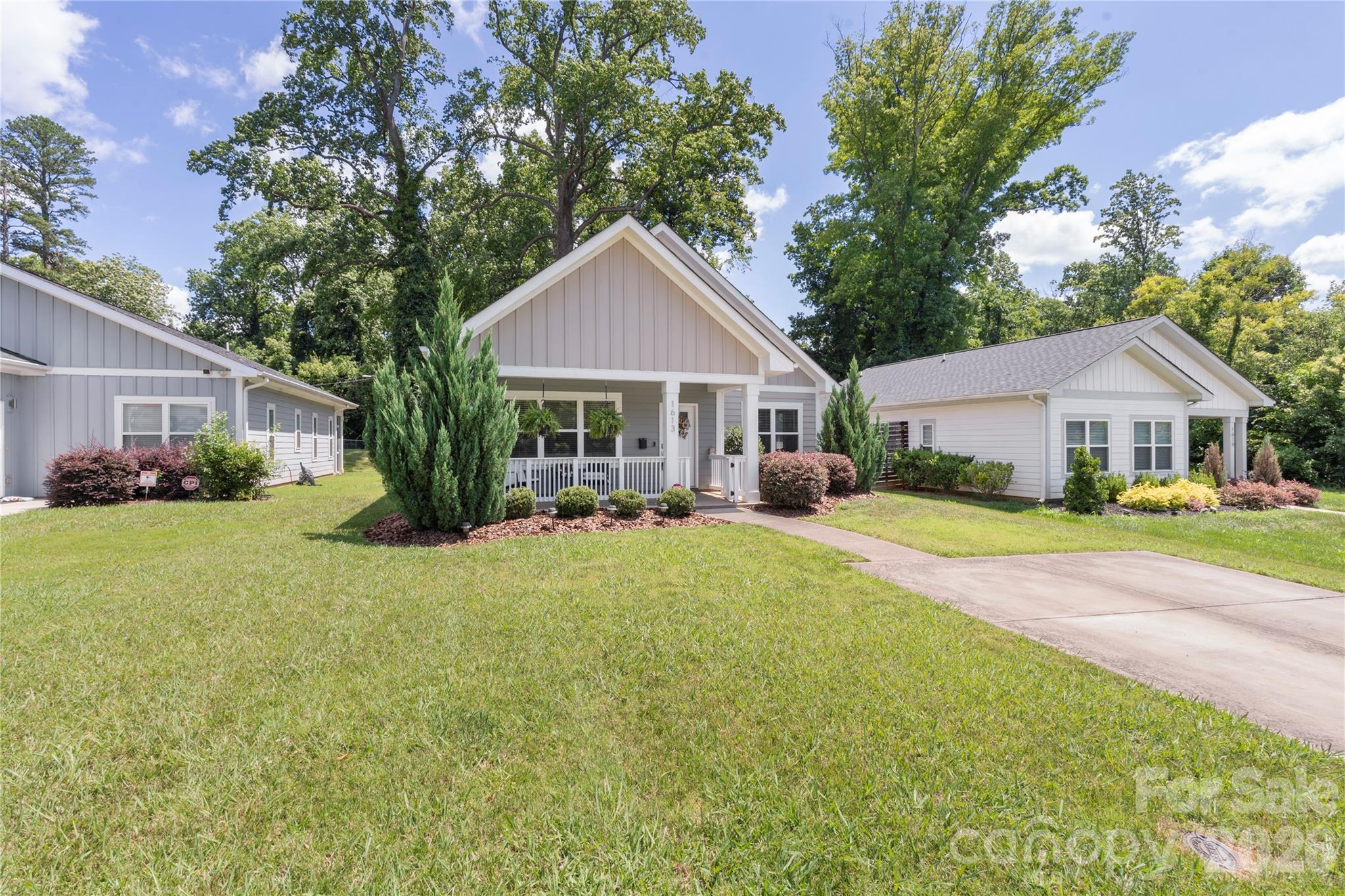 1613 Newcastle Street — Charlotte
