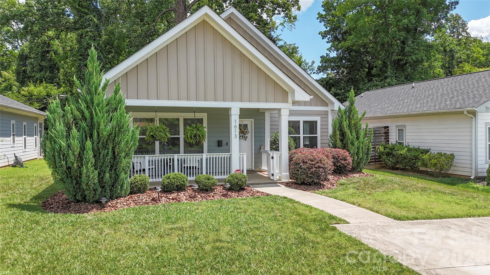 1613 Newcastle Street — Charlotte
