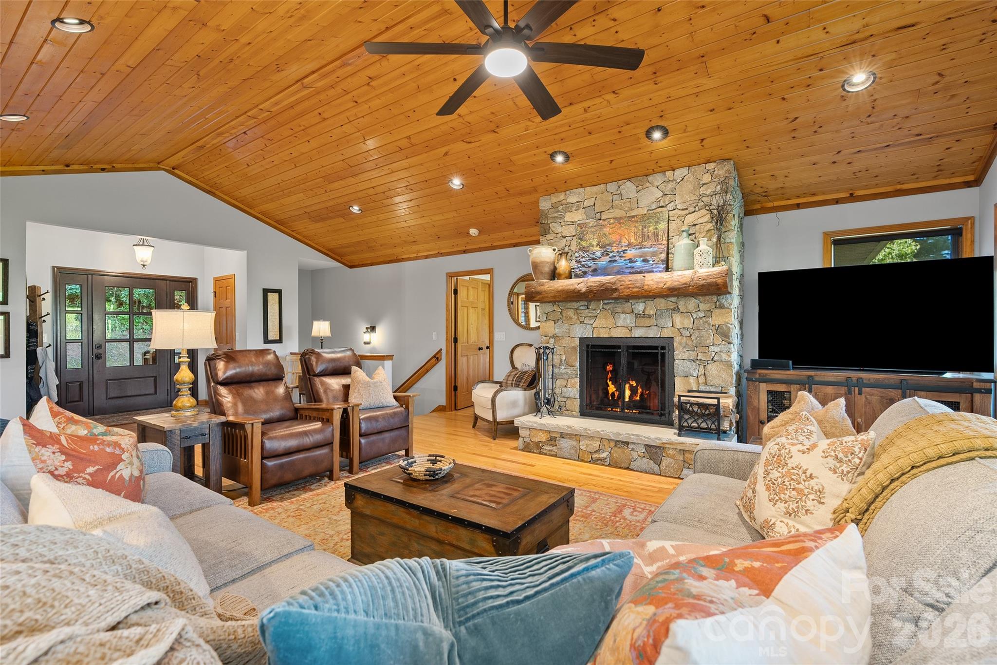 359 Saddlebrook Lane — Clyde