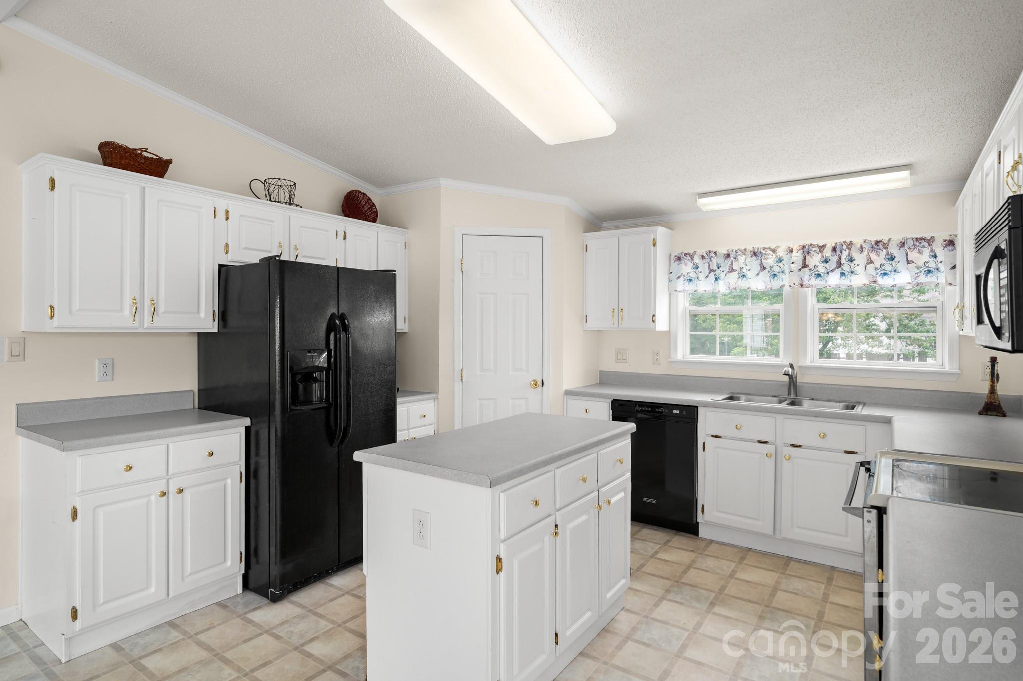 30 Countryside Drive — Hendersonville
