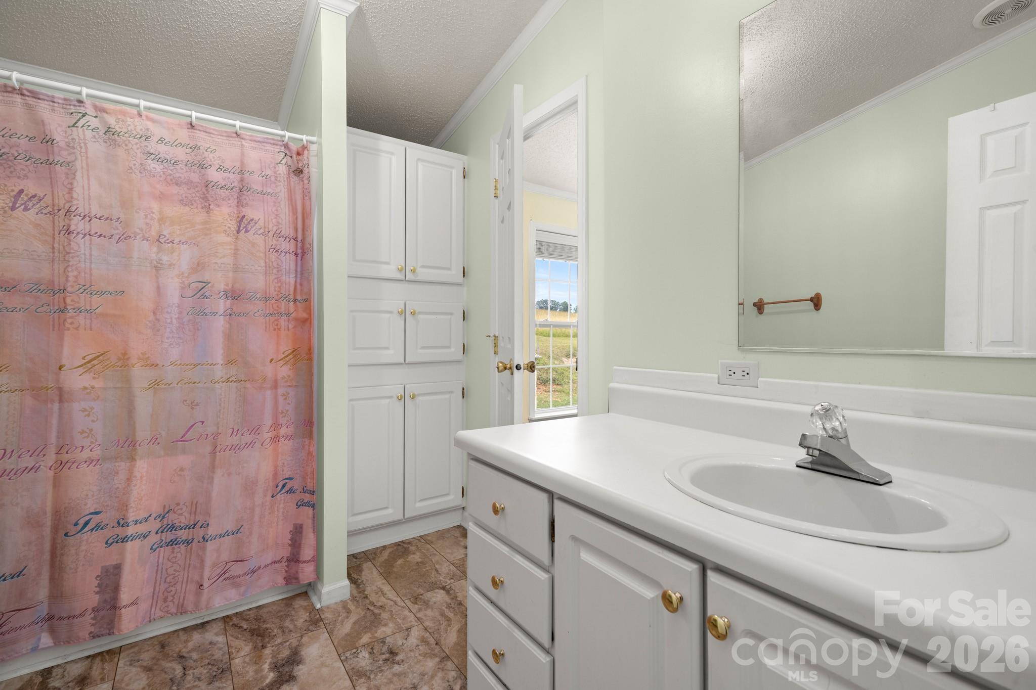 30 Countryside Drive — Hendersonville