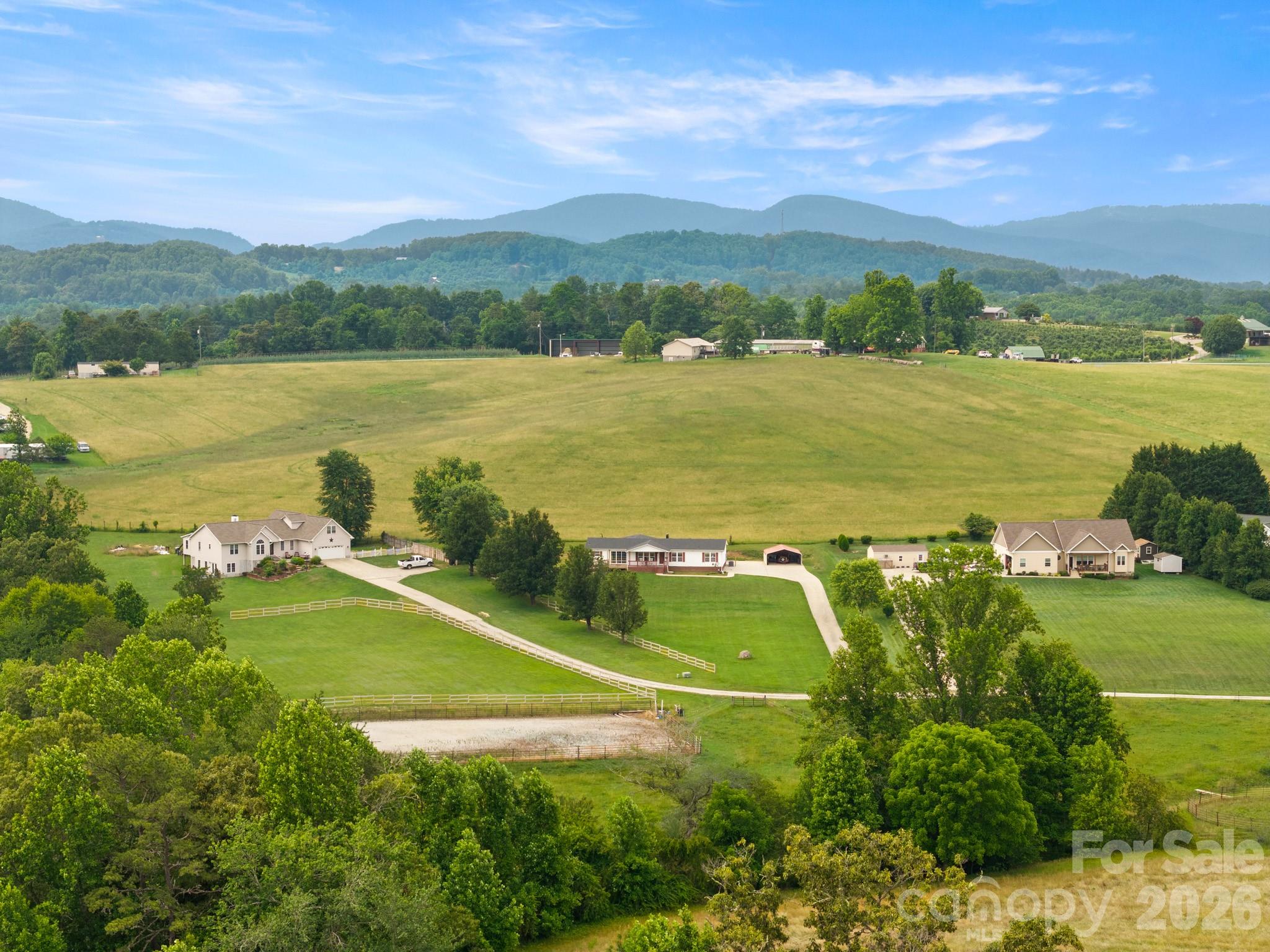 30 Countryside Drive — Hendersonville